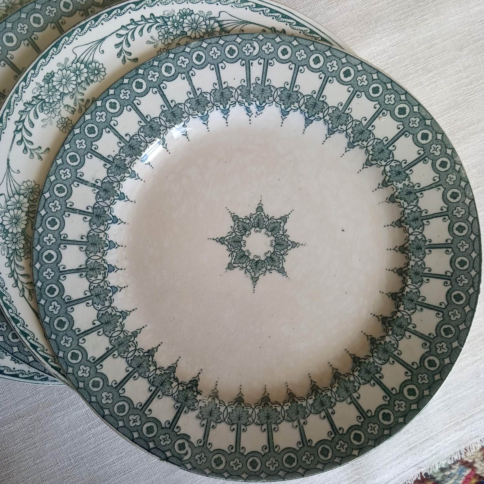 6 old dessert plates, iron earth, green décor