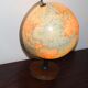 Globe terrestre vintage 1970