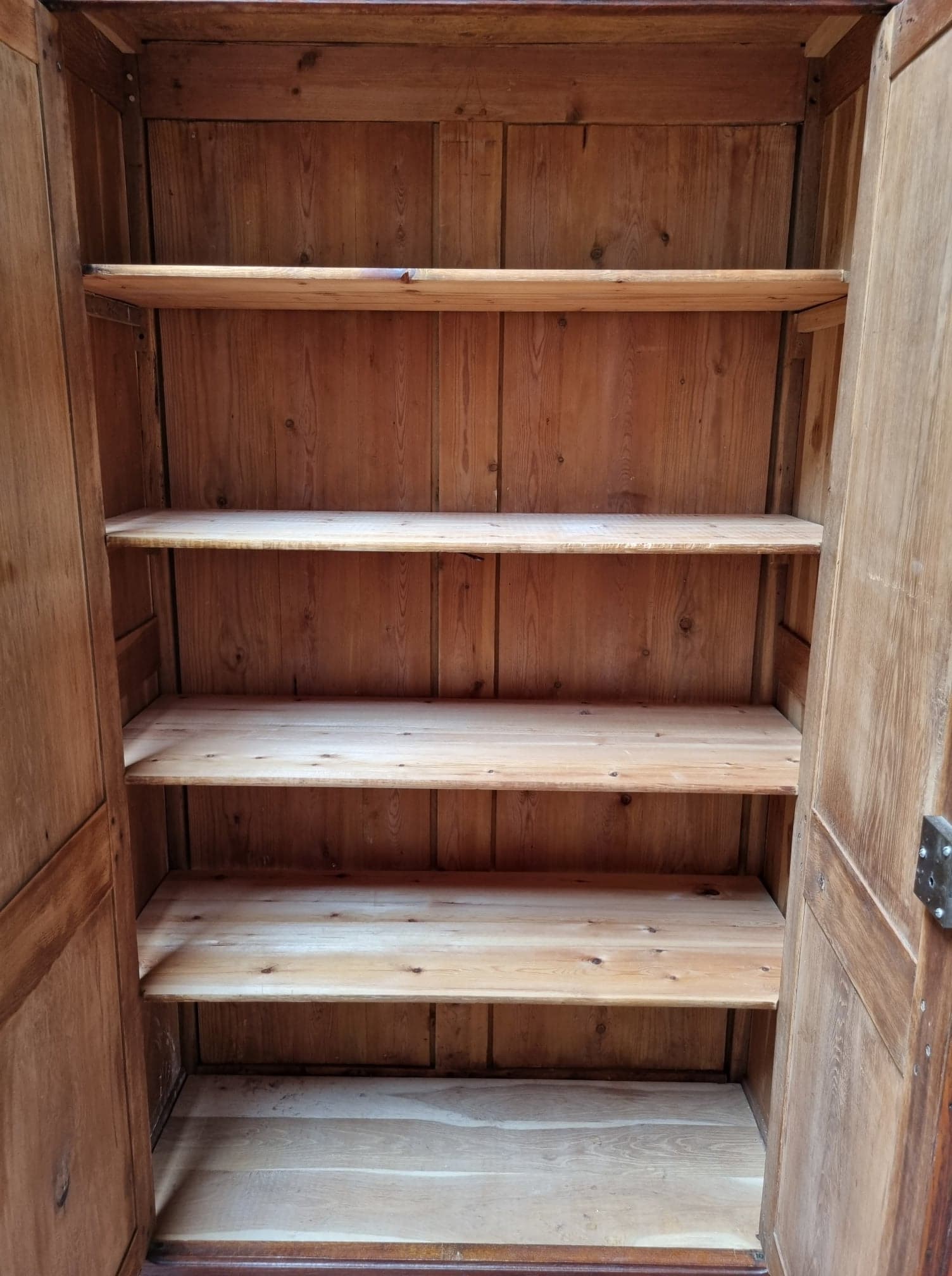 Parisian oak cabinet from the 1920s
