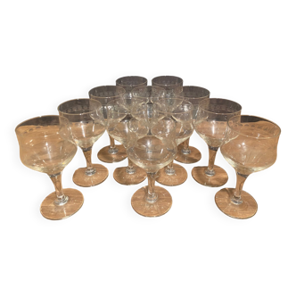 Suite of 12 glasses with feet in cut glass mid-twentieth century