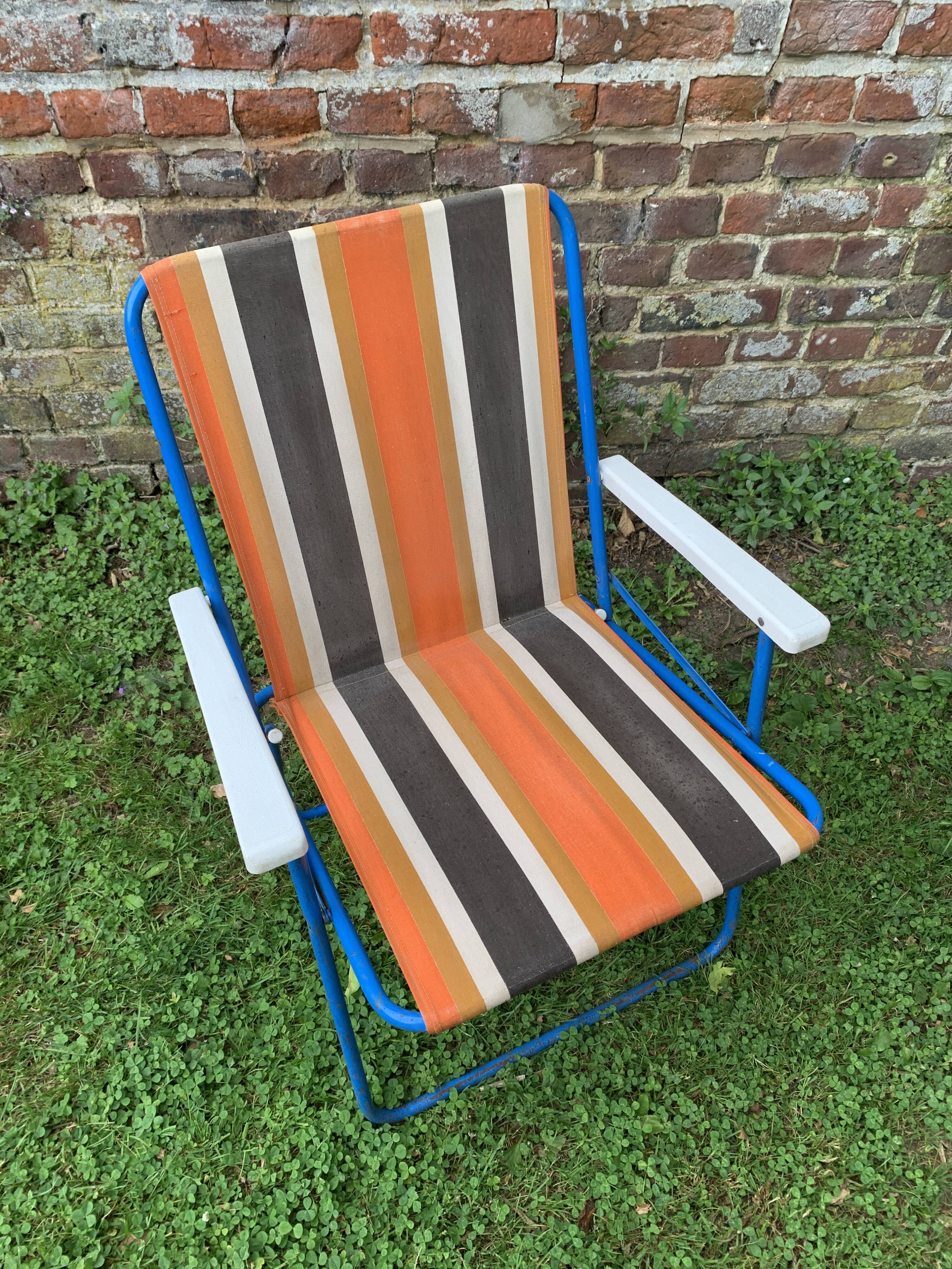 Folding camping chair