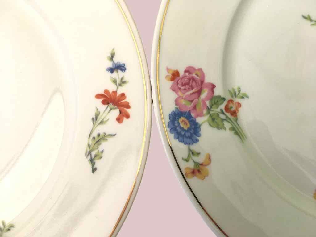 Set of 12 flat plates flowered porcelain
