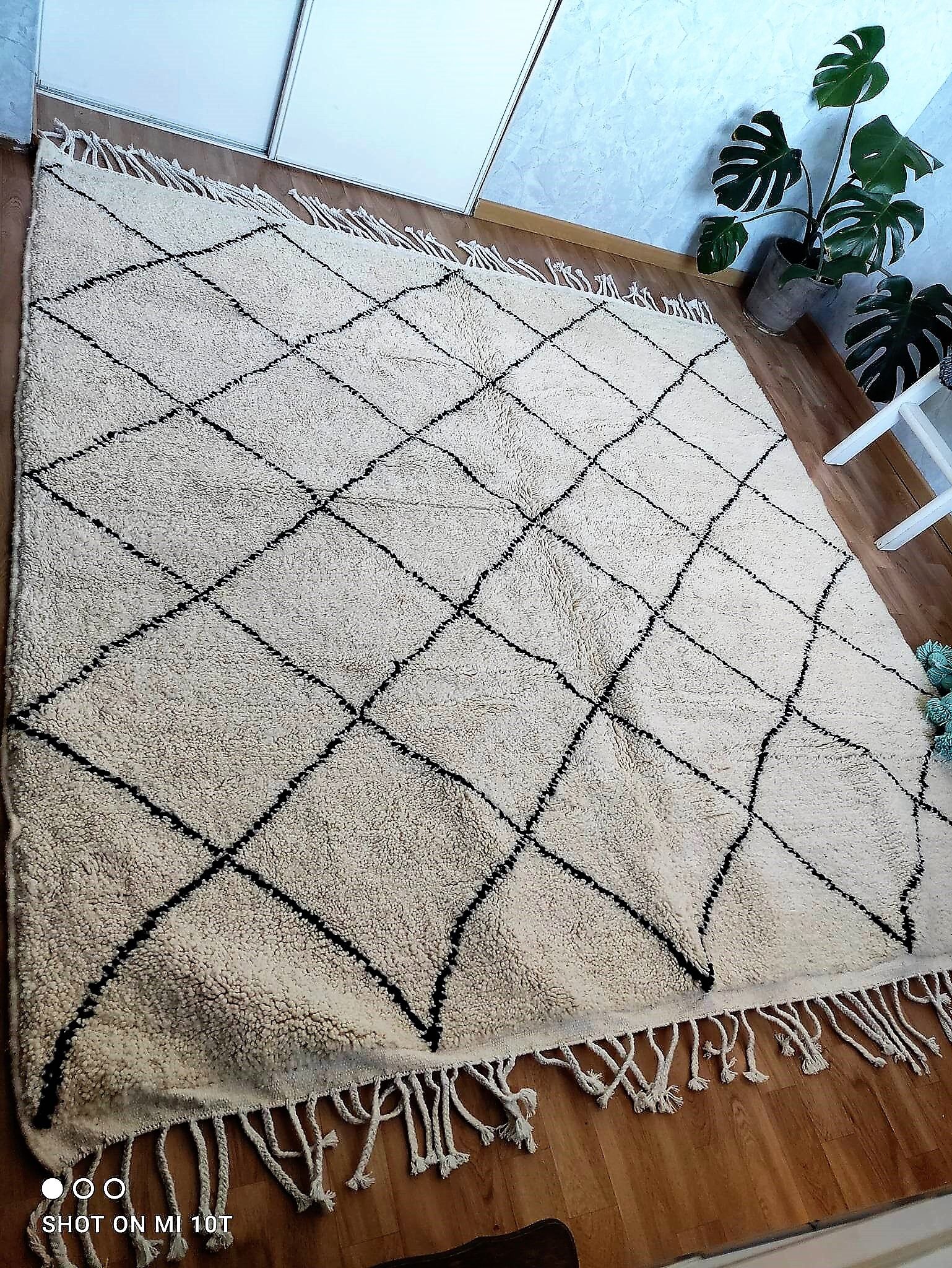 Berber carpet Beni Ouarain 2m30 by 2m