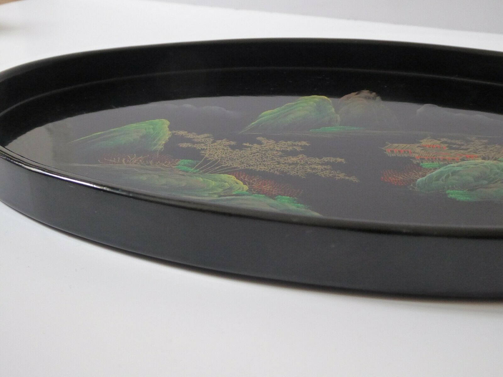 Japan's black lace-up tray