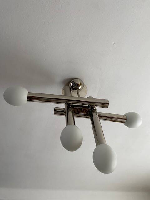 Lustre en métal nickelé et opalines blanche, 1970