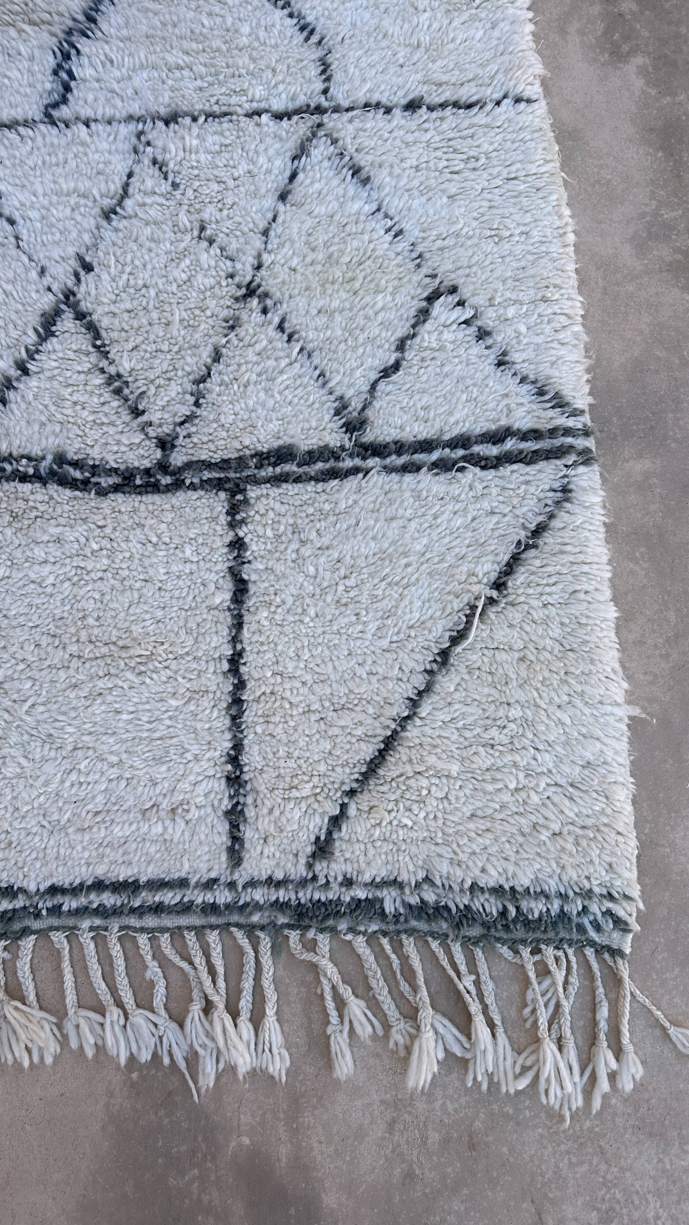 White Marmoucha Moroccan rug - 246 x 167 cm