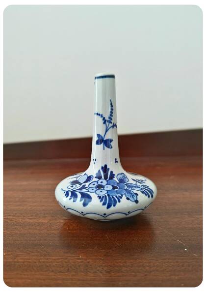 Petit vase / flacon de larmes en Delft bleu