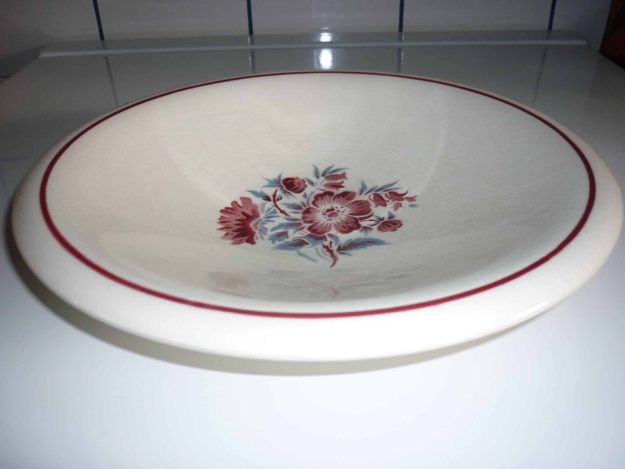 Tulip plates and garnet red bouquet