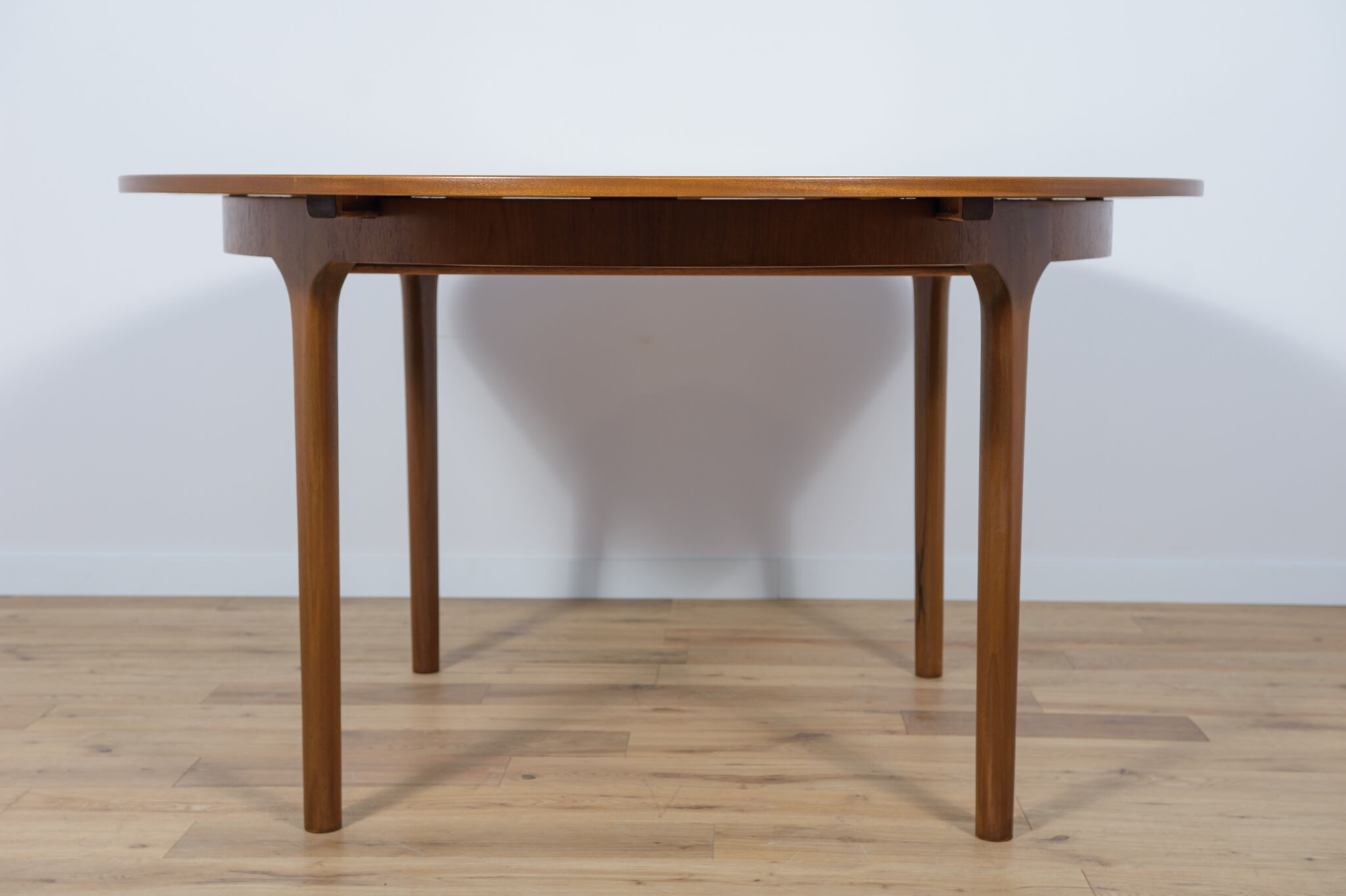 Round Extendable Dining Table from McIntosh, 1960s
