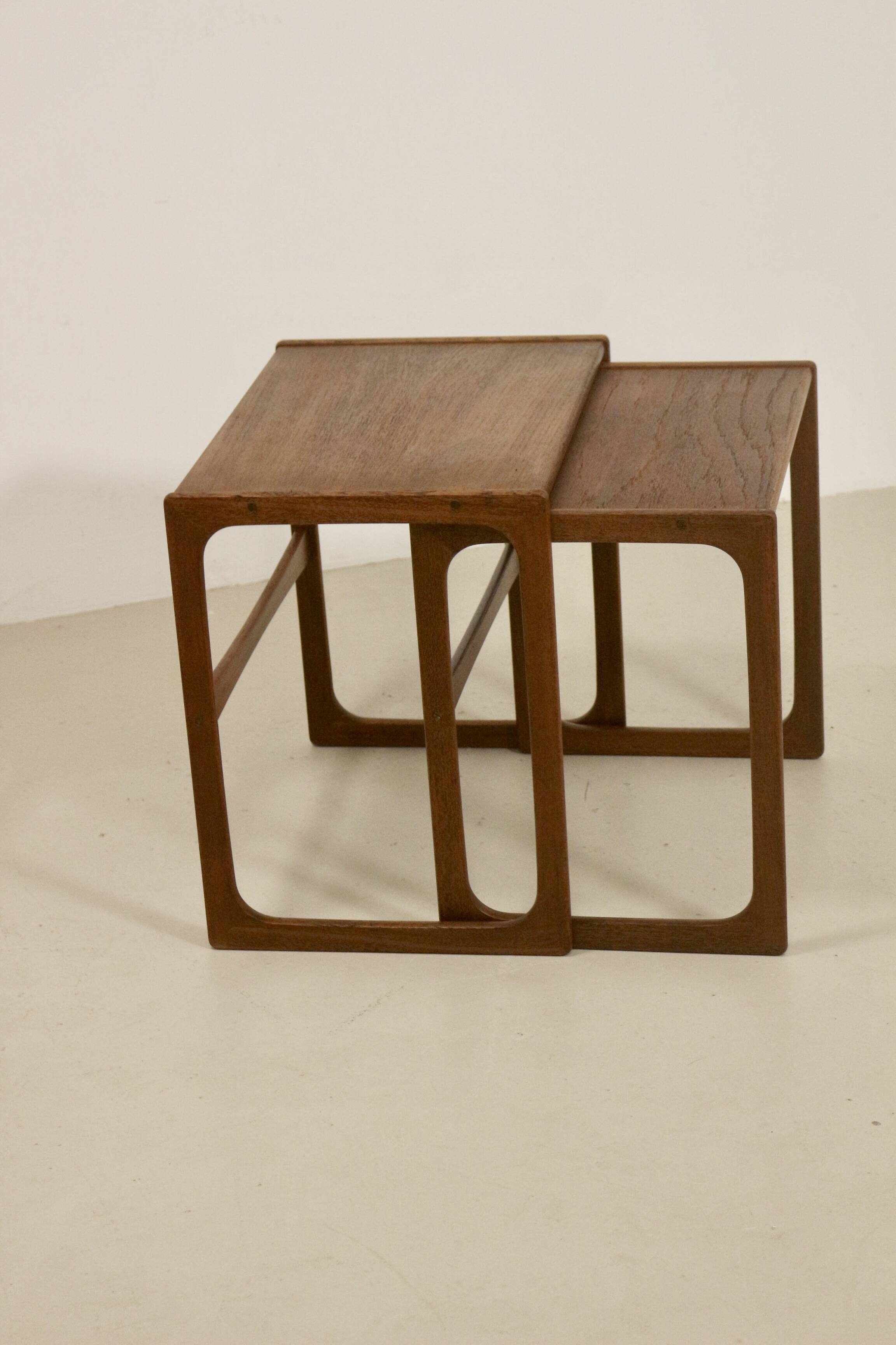 Scandinavian nesting tables rn teak year 60. Ref twiny.