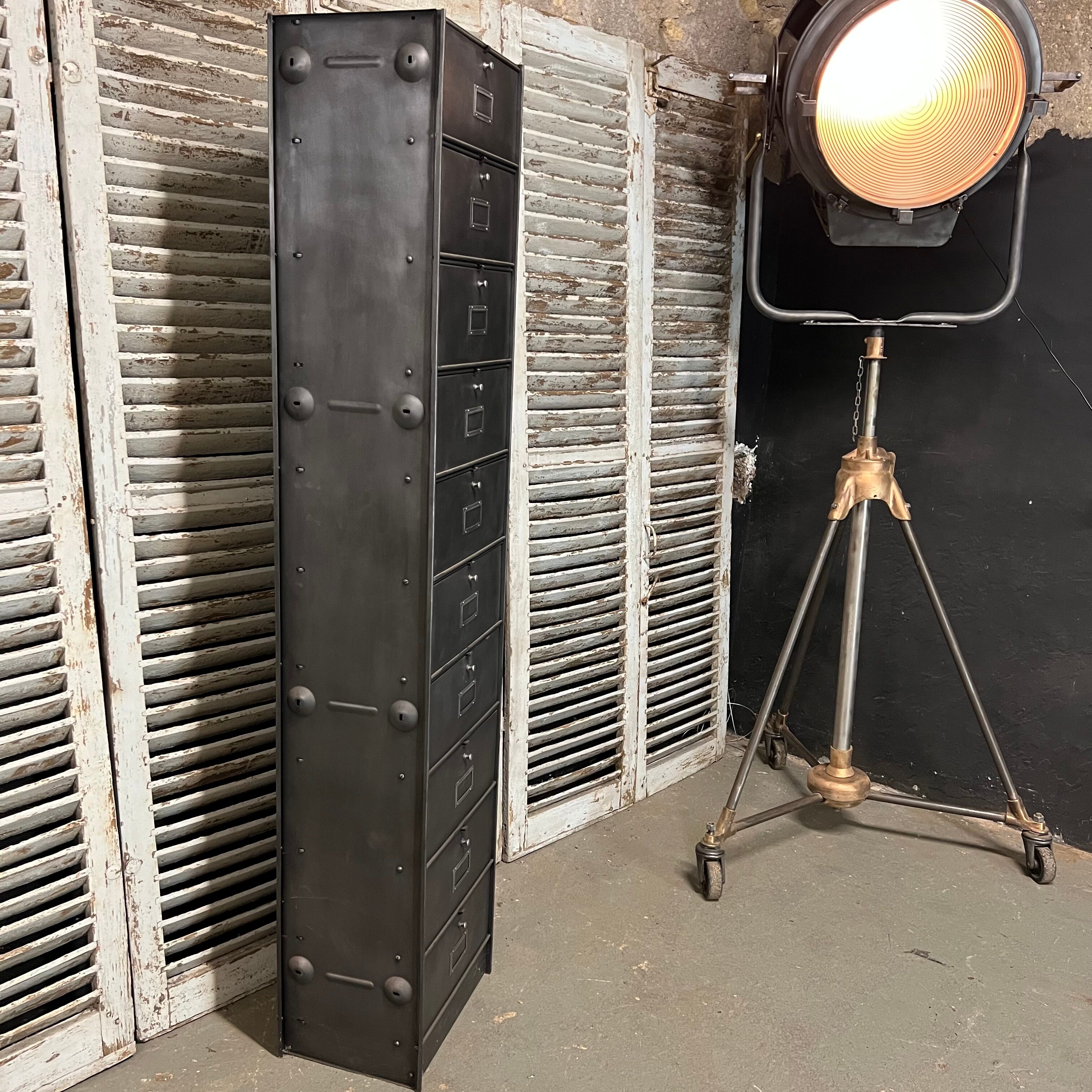 Industrial clamshell furniture, Ronéo 1950