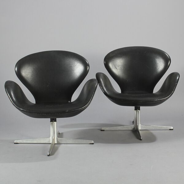 Paire de ''Swan Chairs'' d'Arne Jacobsen