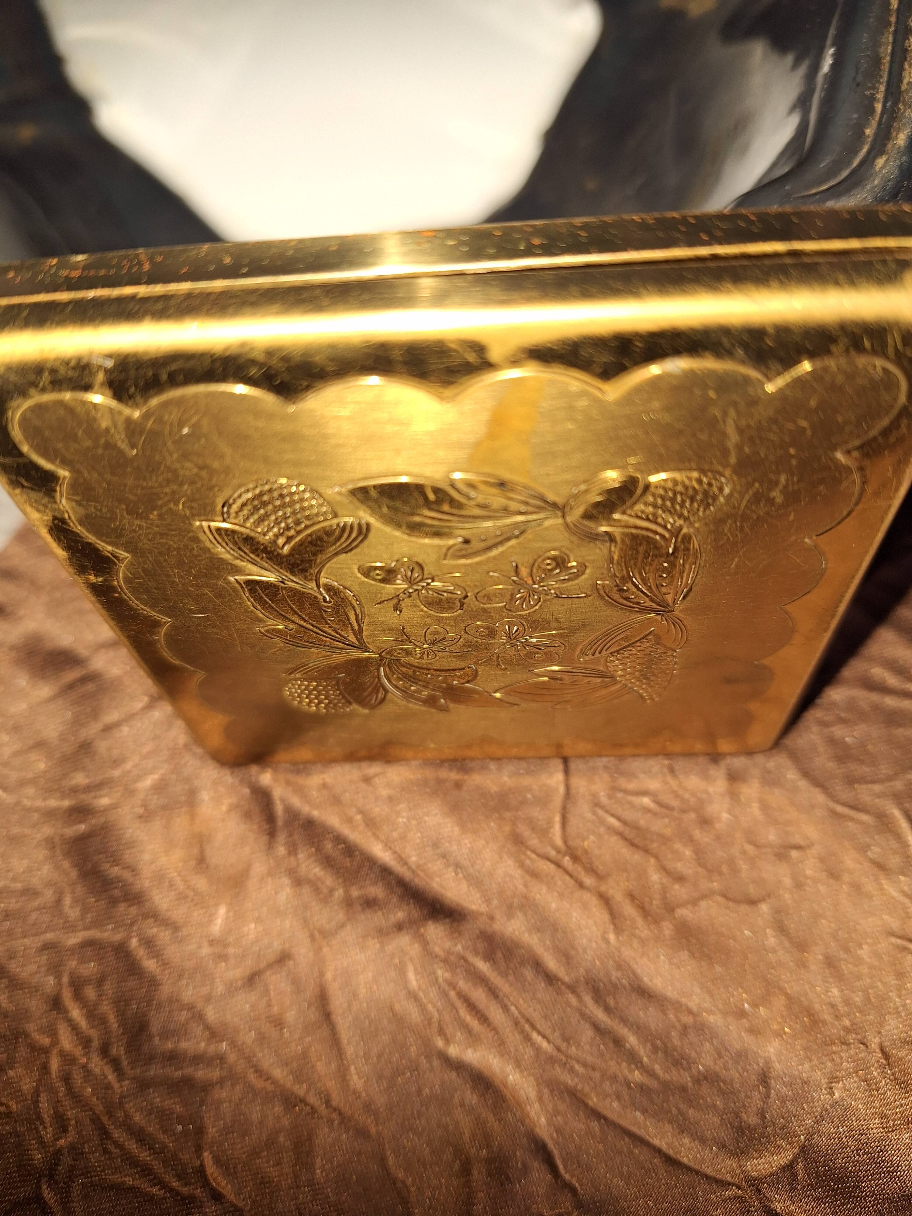 Poudrier vintage avec miroir doré