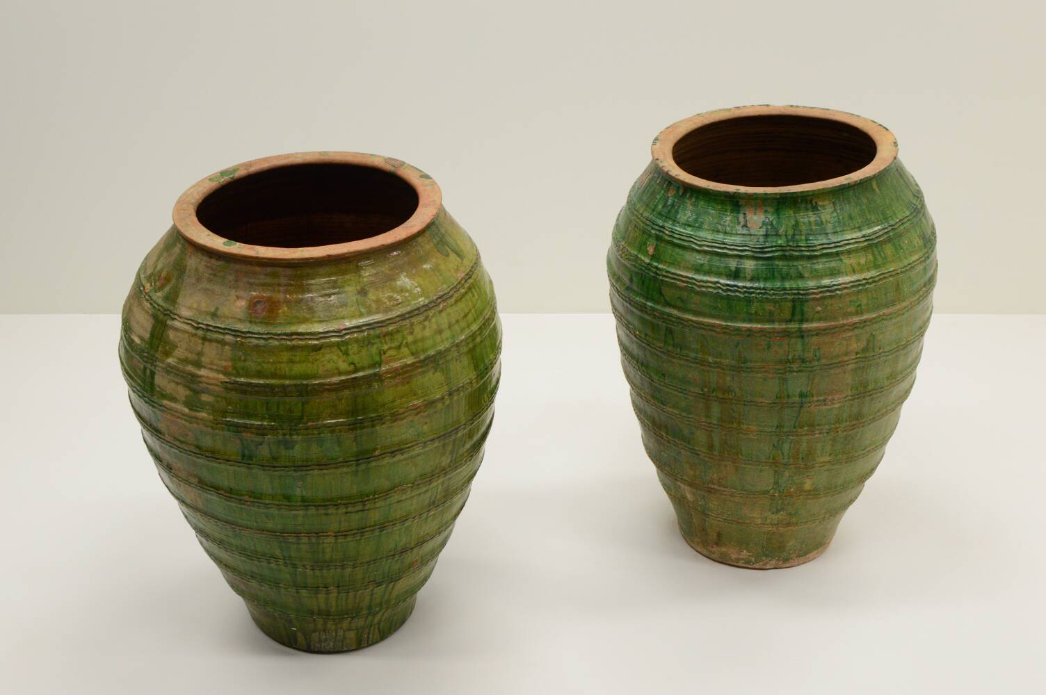 Set of 2 large early 16th century Tuscany vases, Italy.