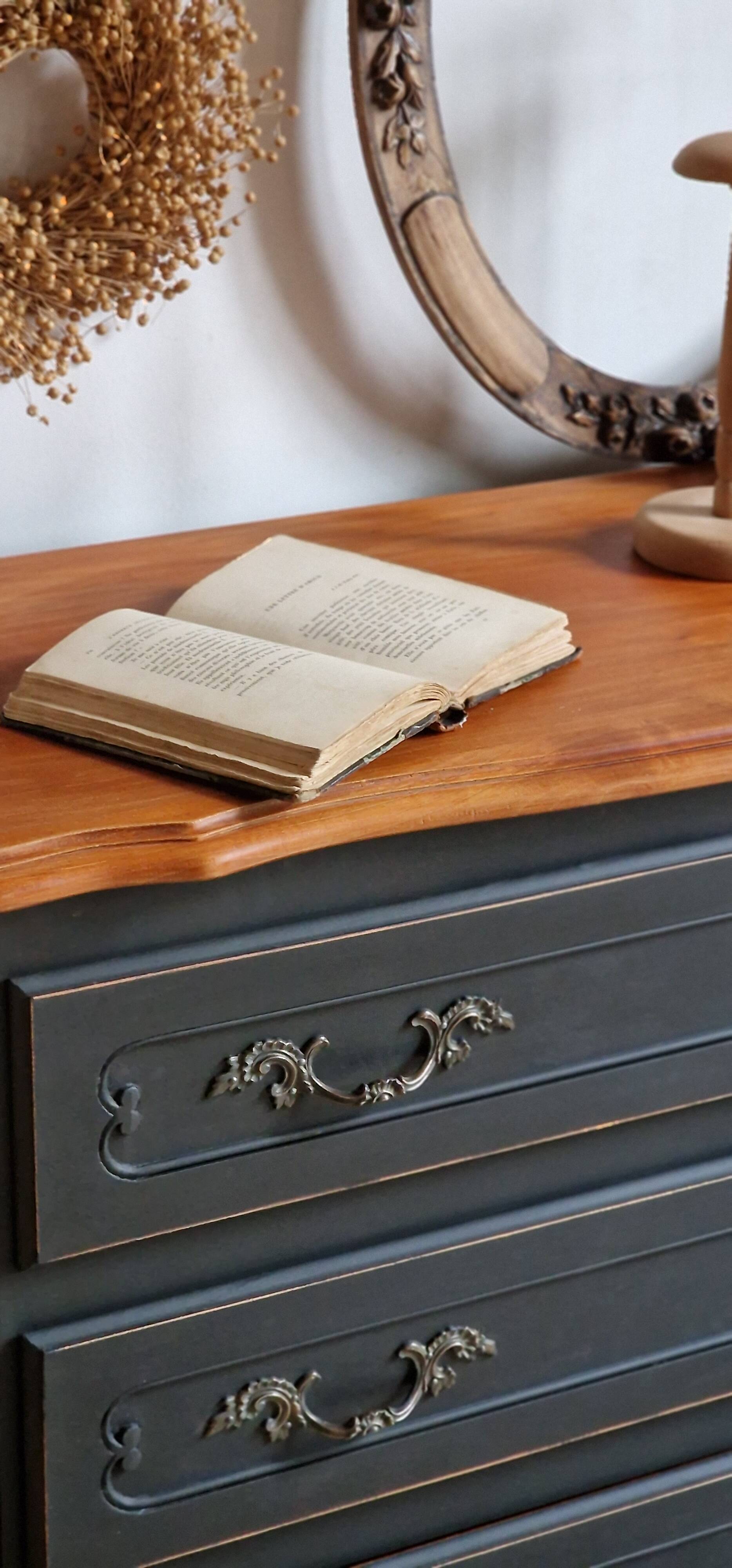 Antique chest of drawers