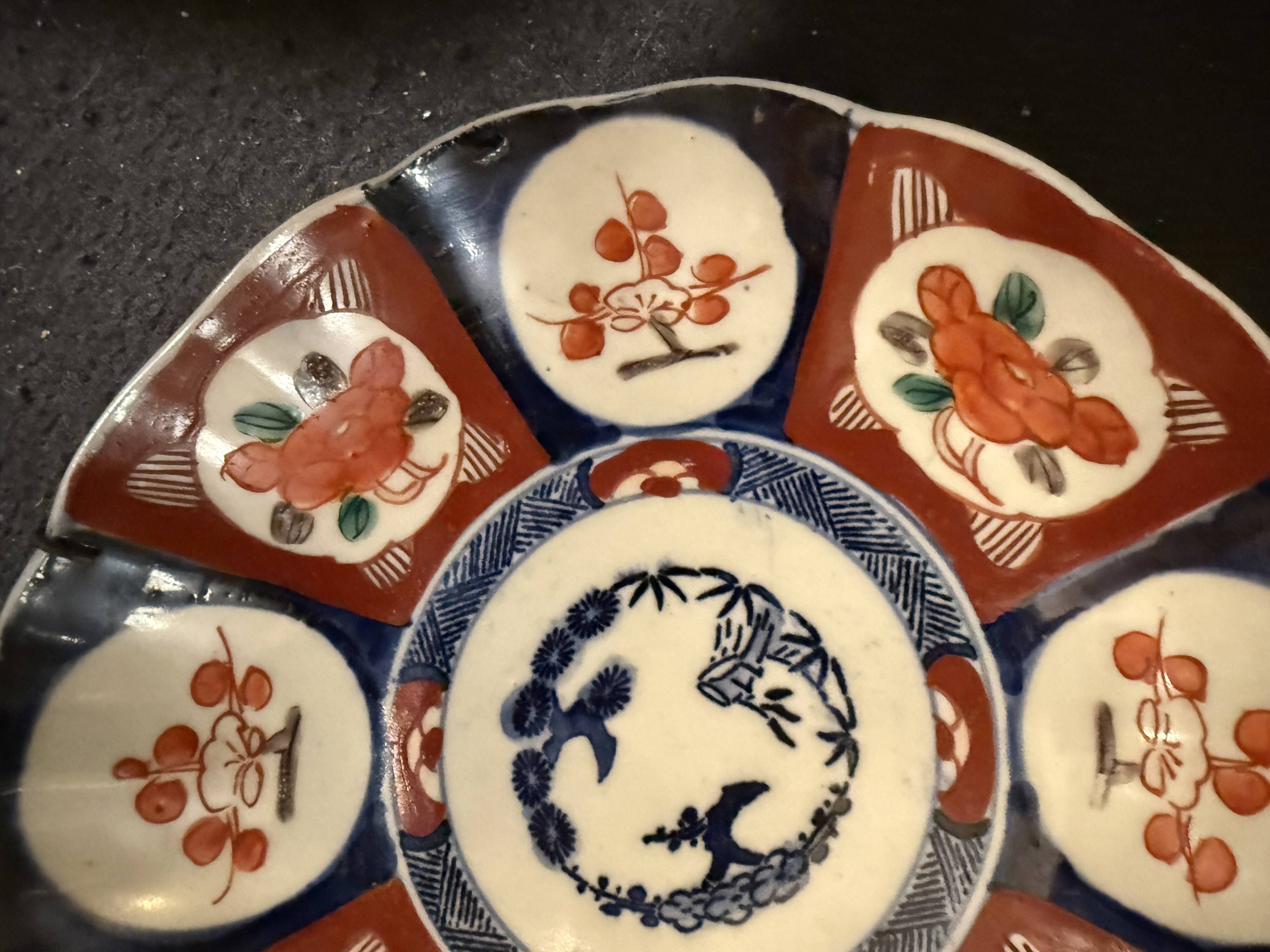 Pair of Imari porcelain plates, Japan, late 19th - early 20th century.