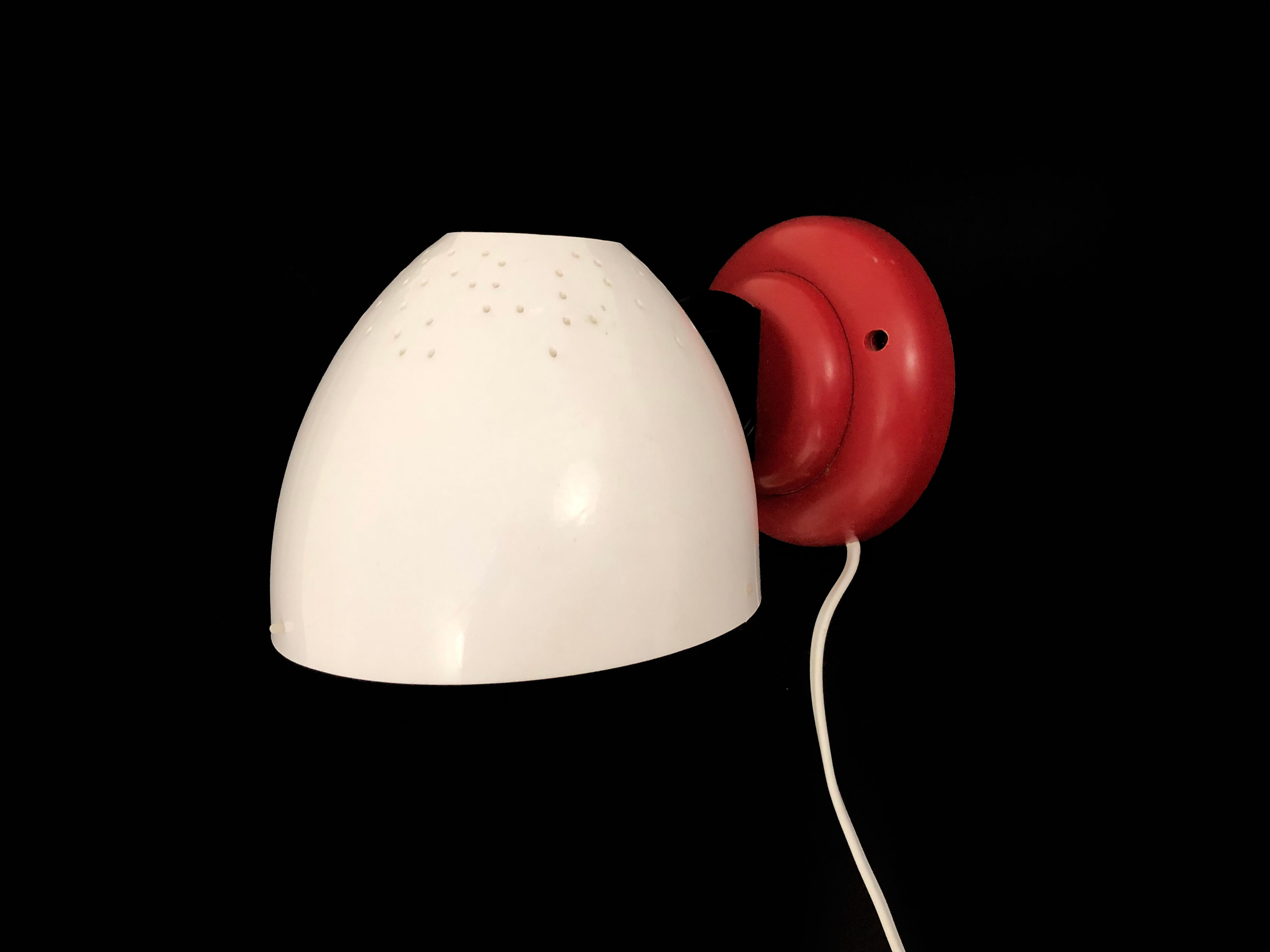 Post modern Memphis Milano style wall lamp by Maria Vinka. Year 80