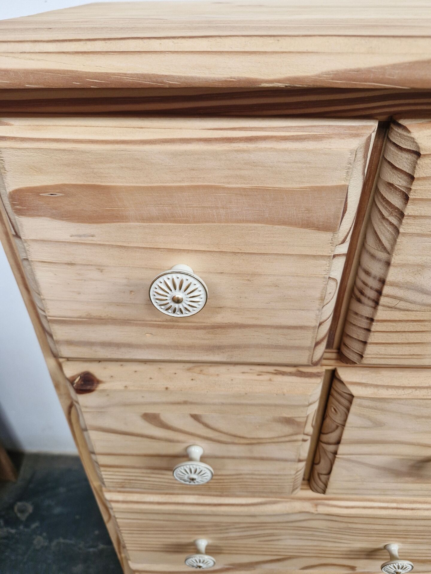 Pine chest of drawers