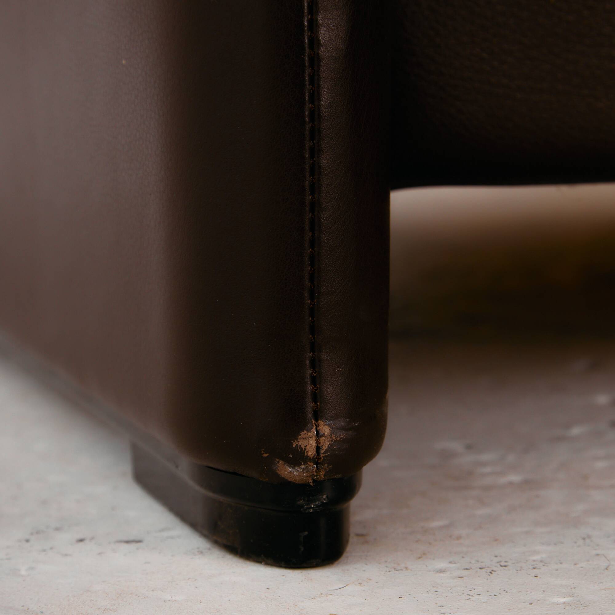 MK11470 Portovenere two-seater leather sofa by Vico Magistretti for Cassina