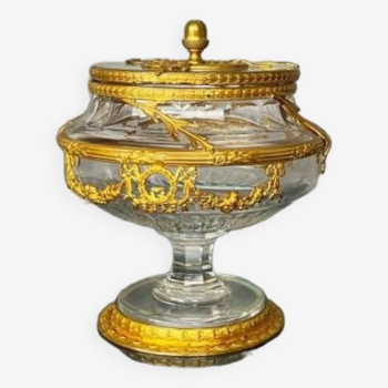 Bonbonnière, boîte en cristal taillé et monture en bronze ciselé, XIXème