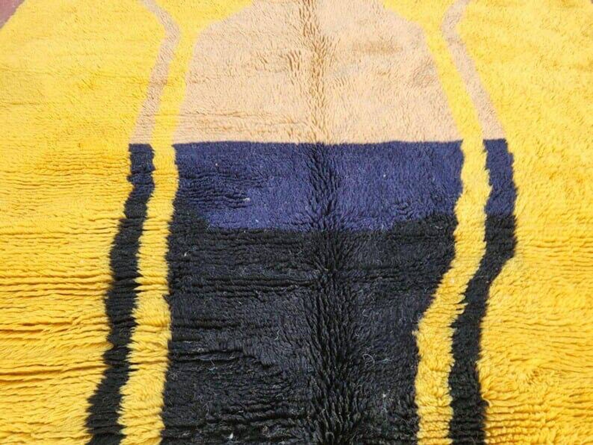 Handmade yellow Berber rug, size 160 x 240 cm