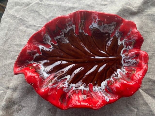 Leaf-shaped fruit cup, slip, enamelled ceramic stamped Vallauris, vintage 196