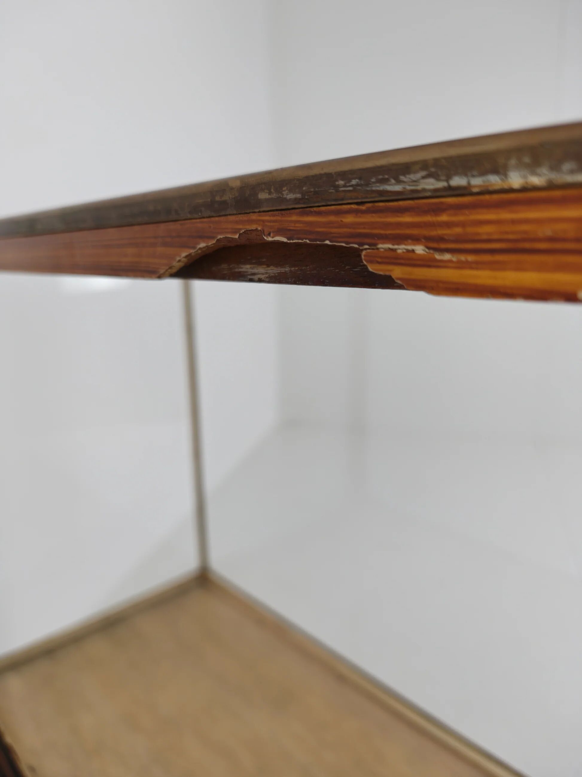 Comptoir de magasin ancien en laiton anglais – modèle étroit avec mesures en yards