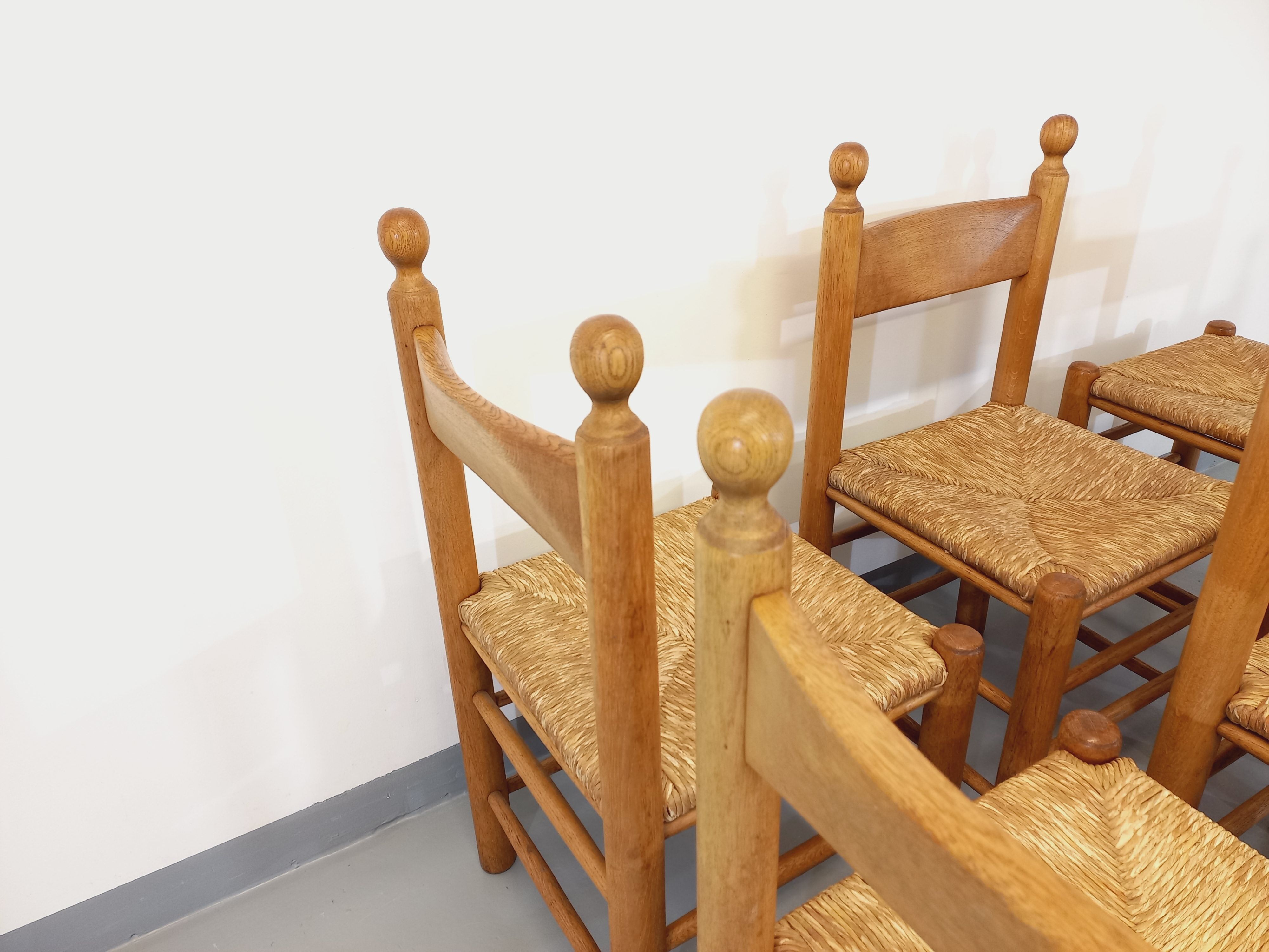 Suite of 6 vintage brutalist chairs in solid oak wood and straw from the 60s