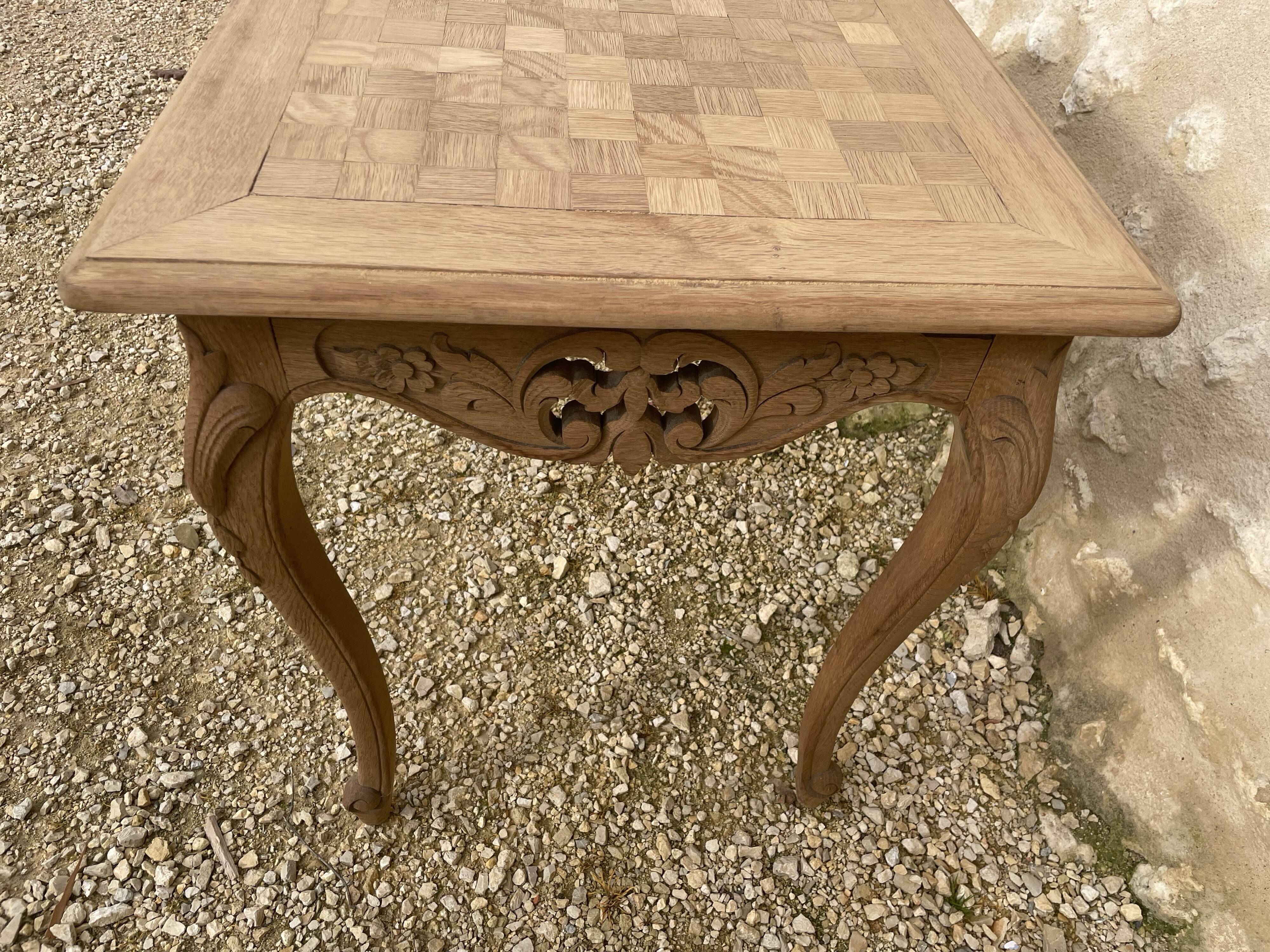 Petite table d’appoint en chêne