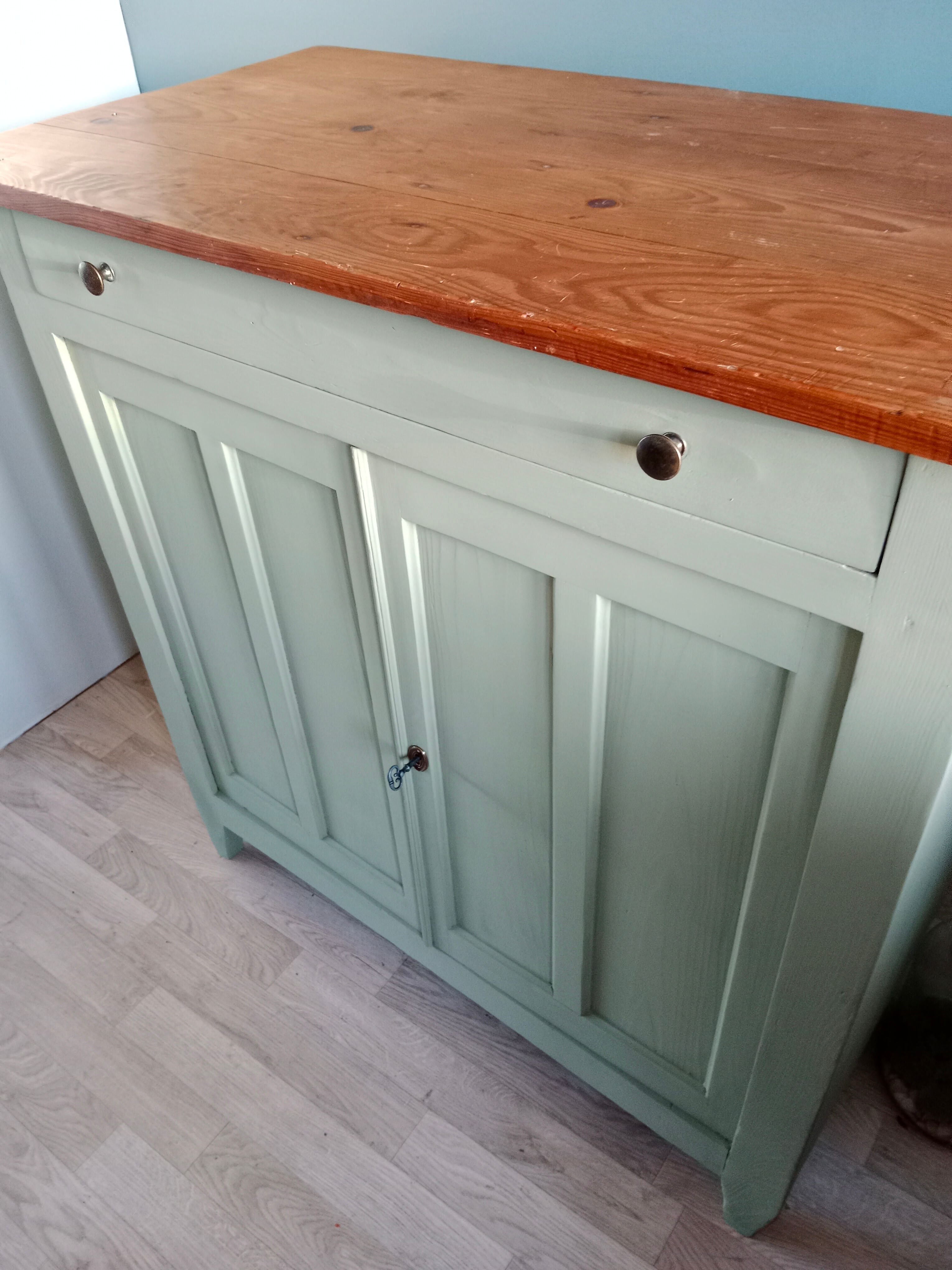 Khaki Parisian buffet