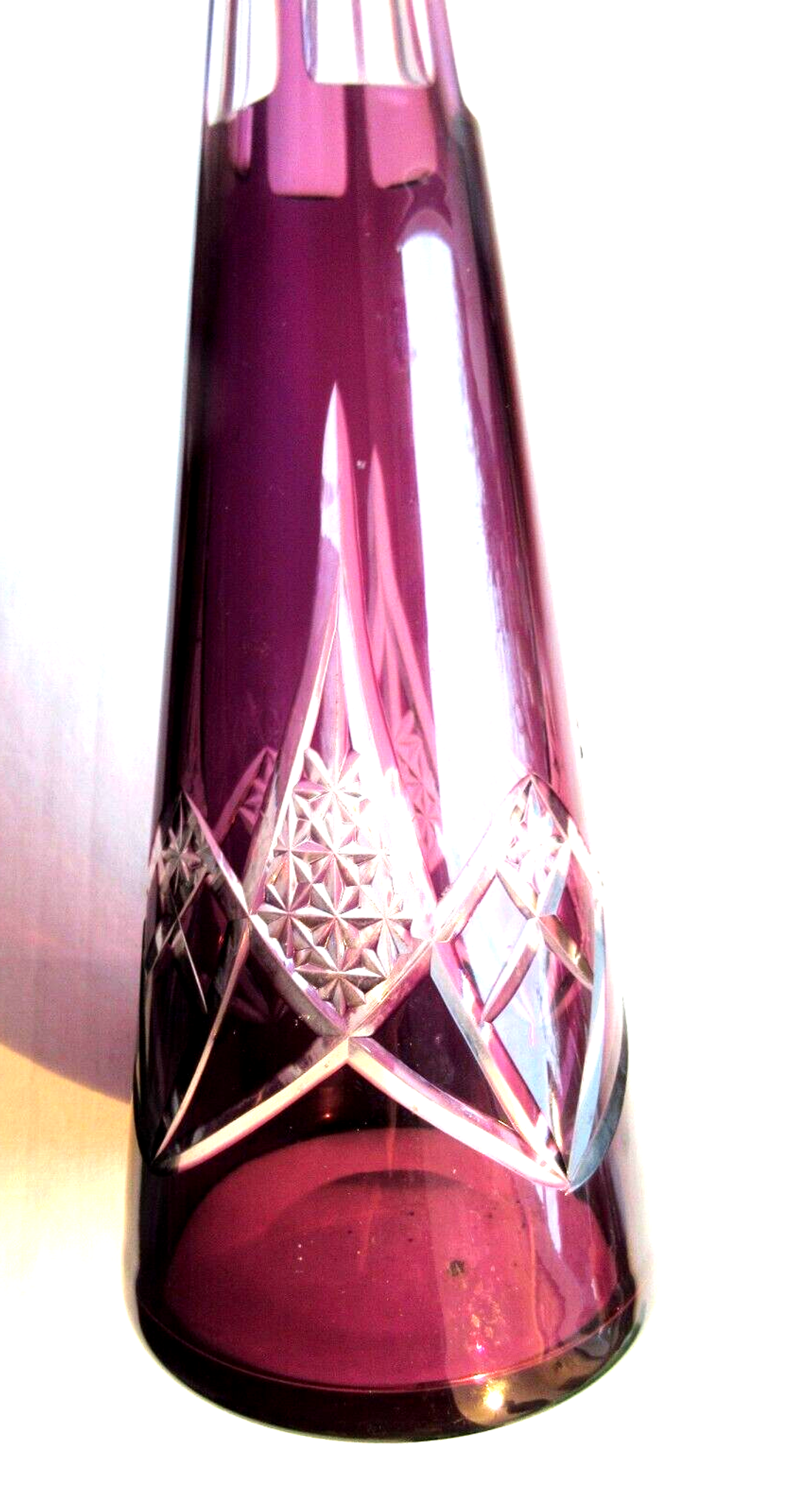 Carafe cristal Baccarat Saint-Louis, modèle Massenet ciselée violette et blanche