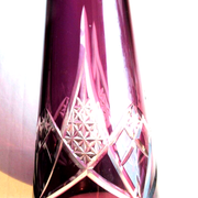 Carafe cristal Baccarat Saint-Louis, modèle Massenet ciselée violette et blanche