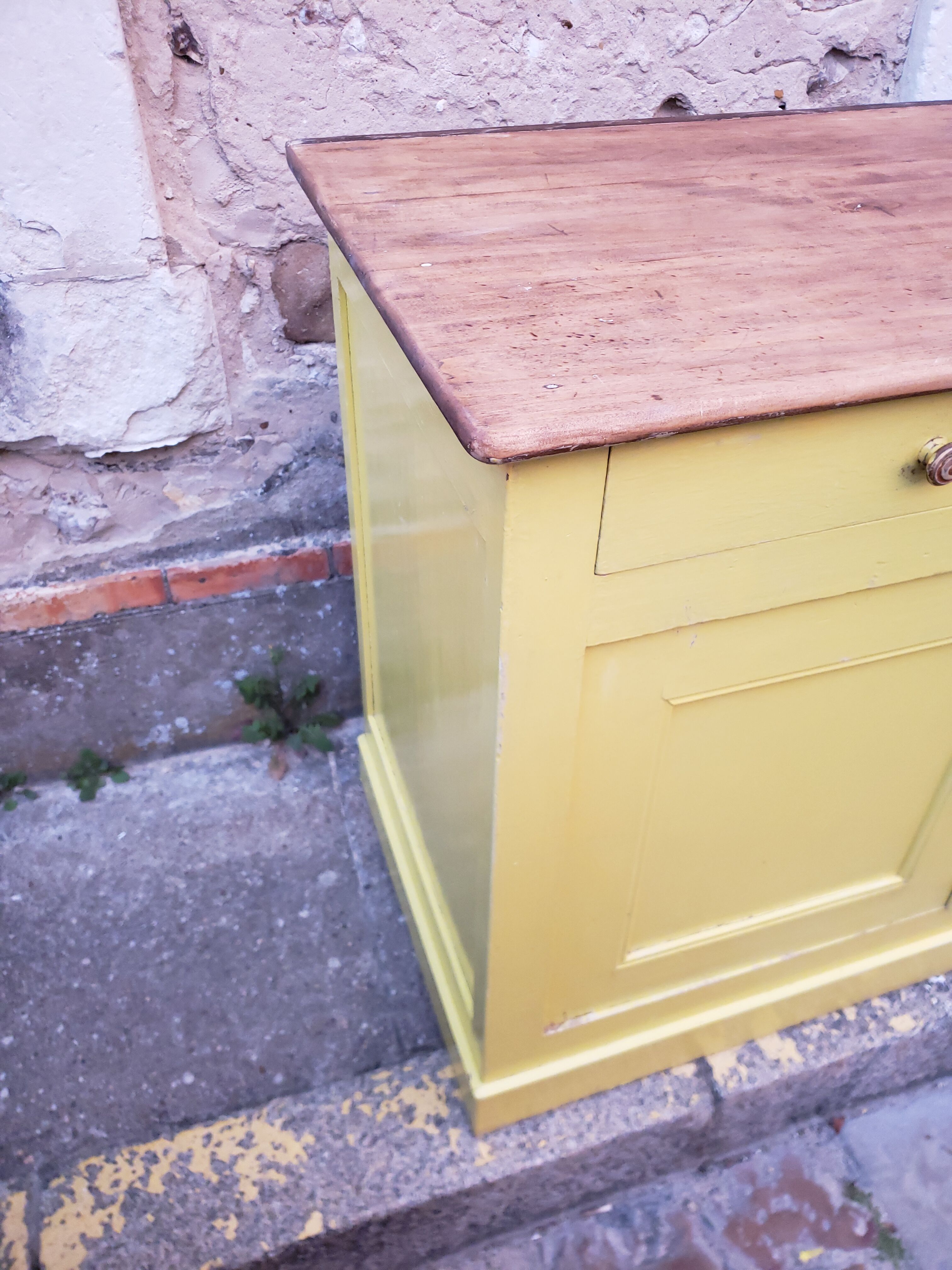 Lemon yellow country buffet