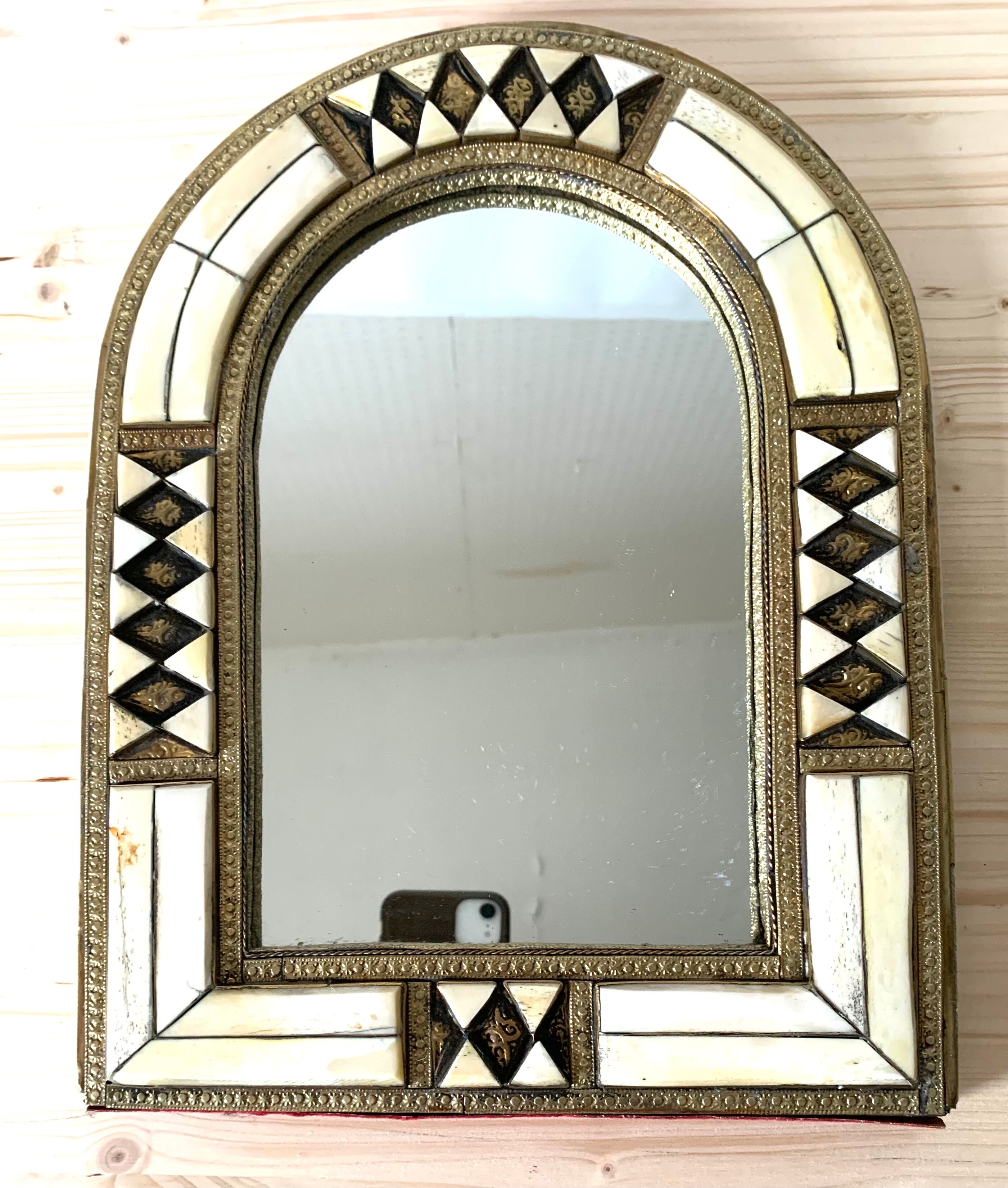 Ethnic mirror