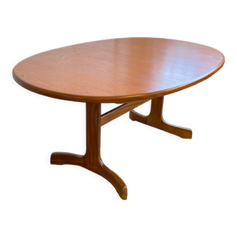 Oval table with butterfly extension