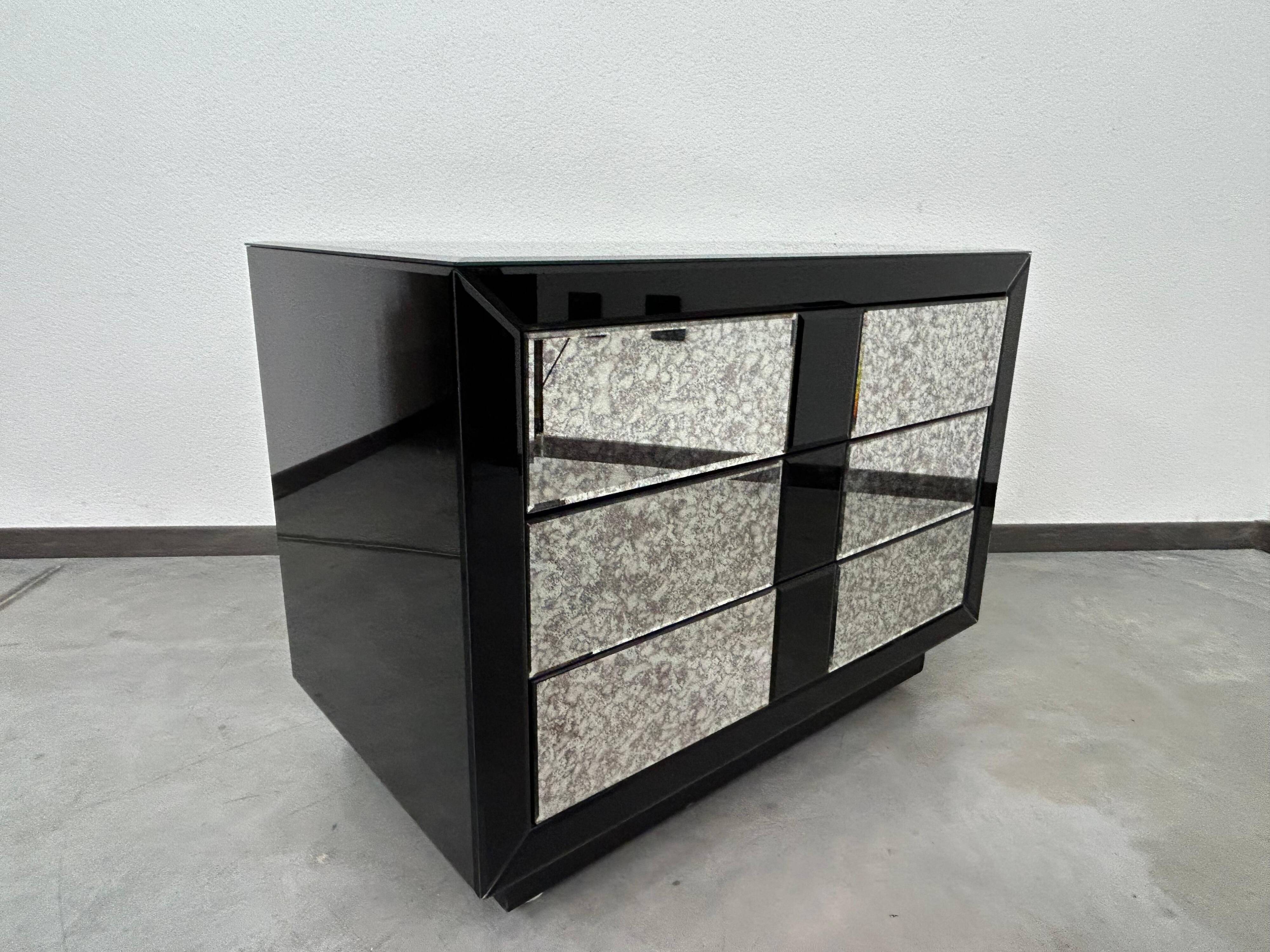 Mid-century commode design