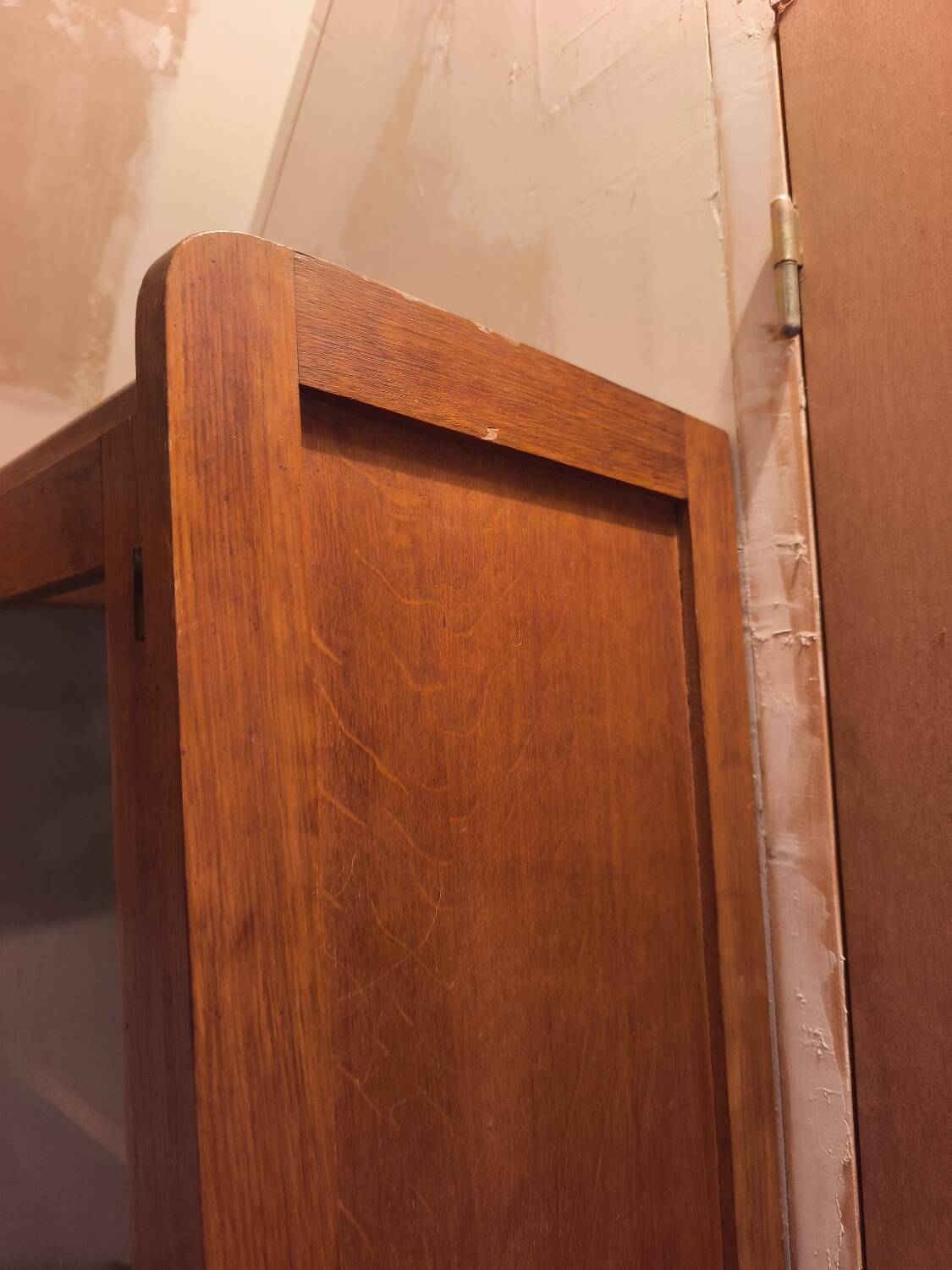 Antique wooden display cabinet – vintage spirit / 1950s