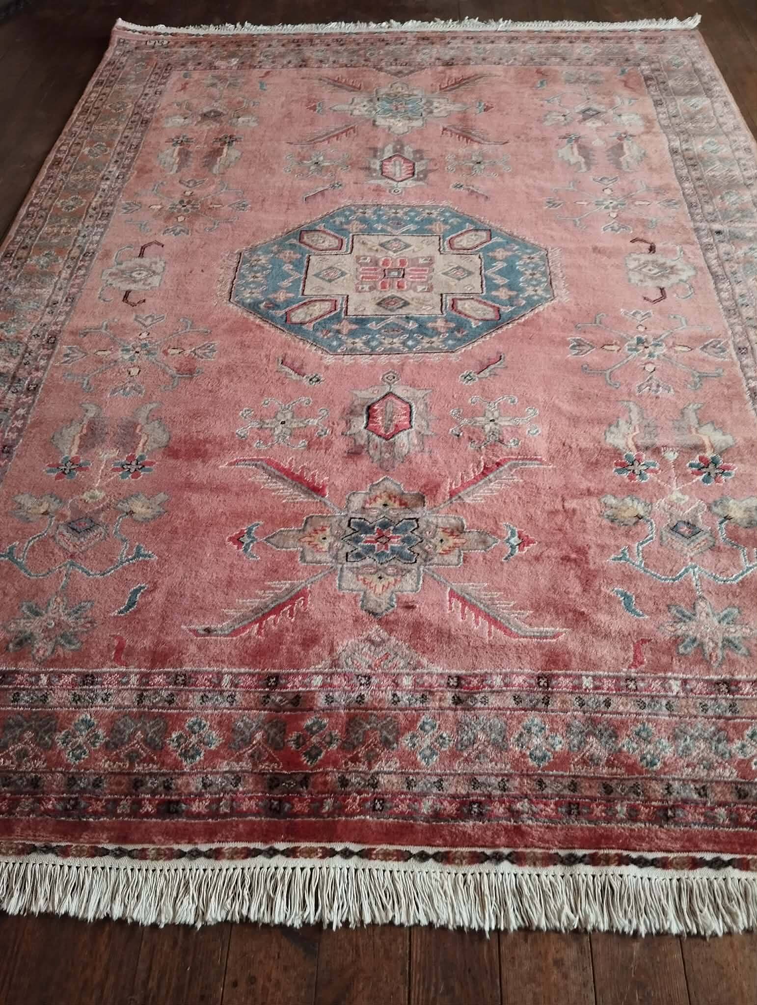 Handmade Pakistani Caucasian rug 259x192cm