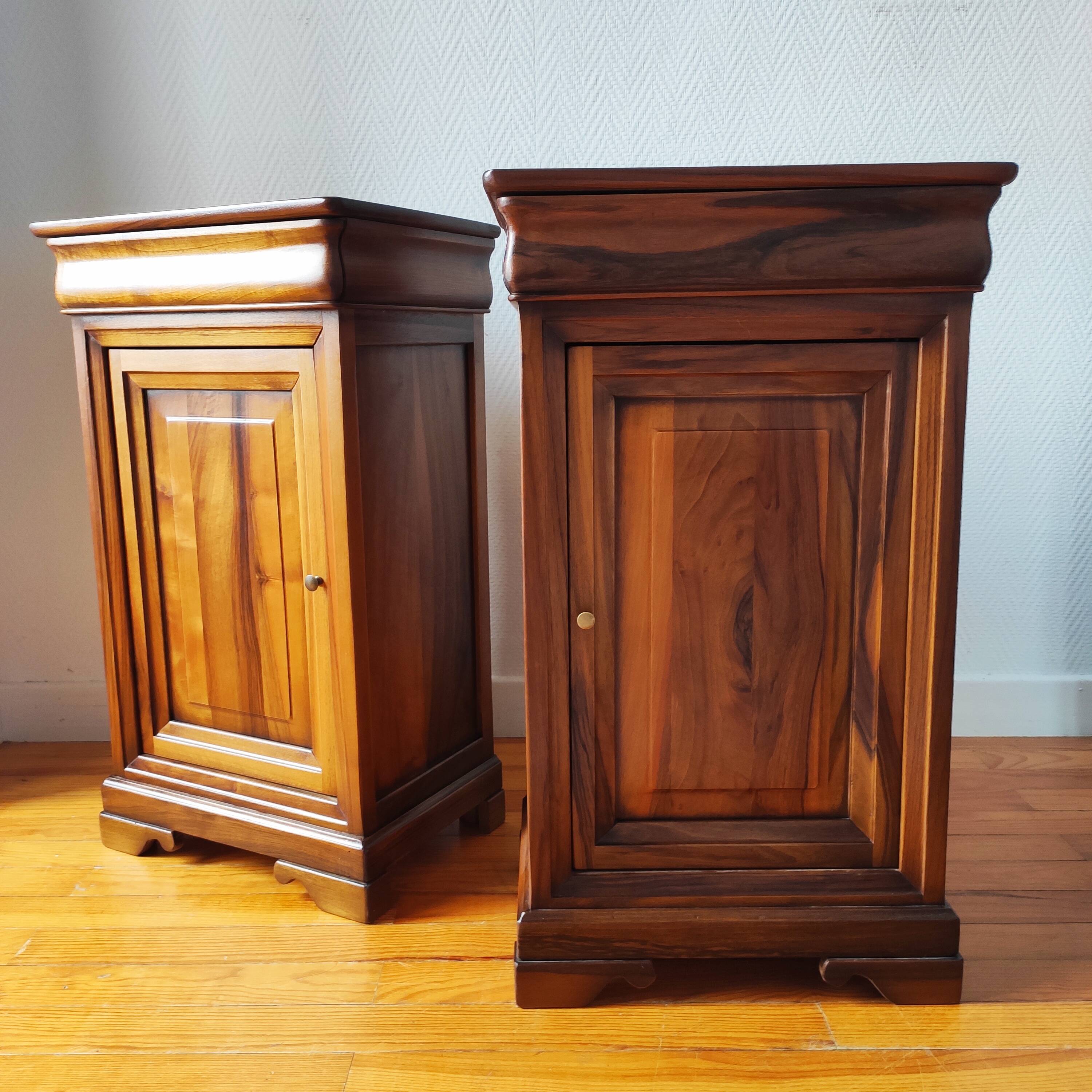 Paire de tables de nuit — style classique, inspiration Louis-Philippe