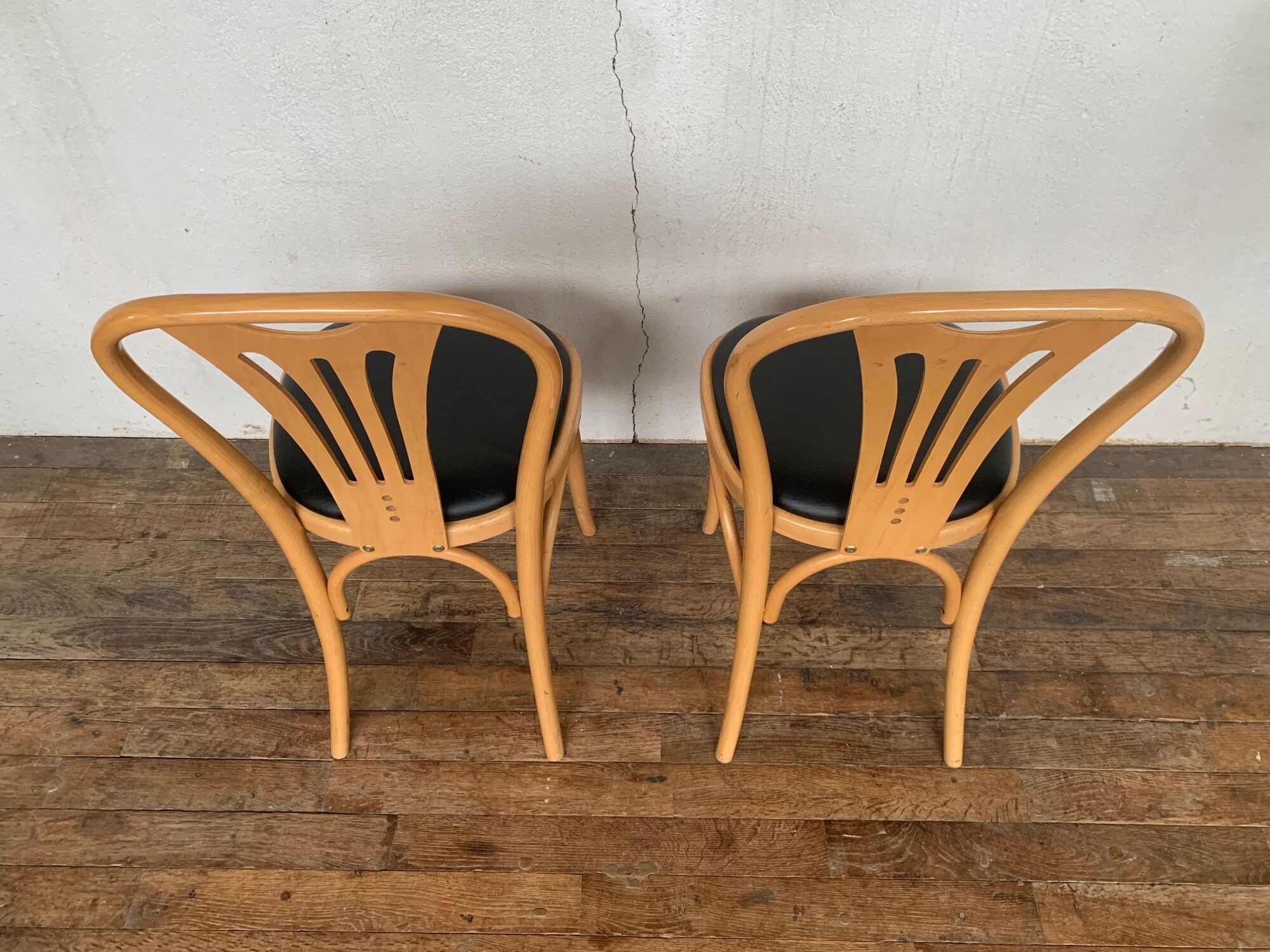 Series of 6 bistro chairs in curved wood seated skaï black