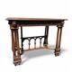 Bureau style Renaissance en bois sculpté