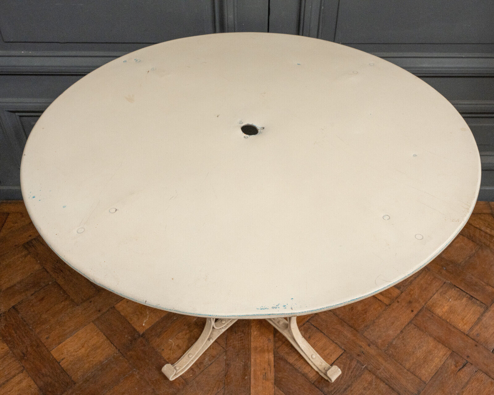 Table in painted sheet metal garden furniture ironwork 1950 base