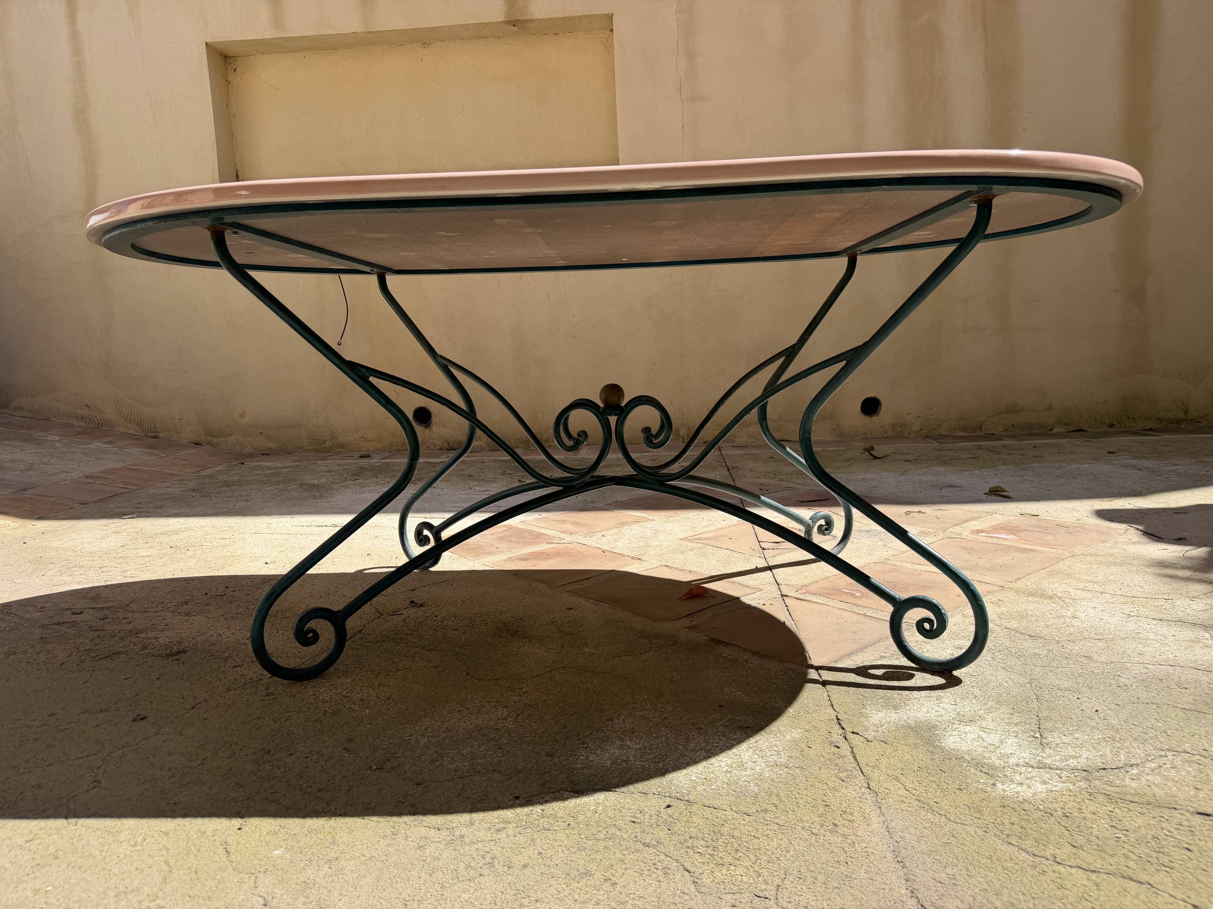 Oval table in enamelled lava from volvic