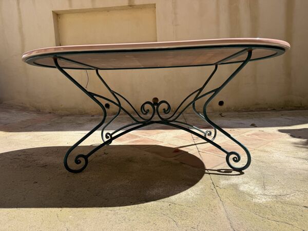 Table ovale en lave émaillée de volvic