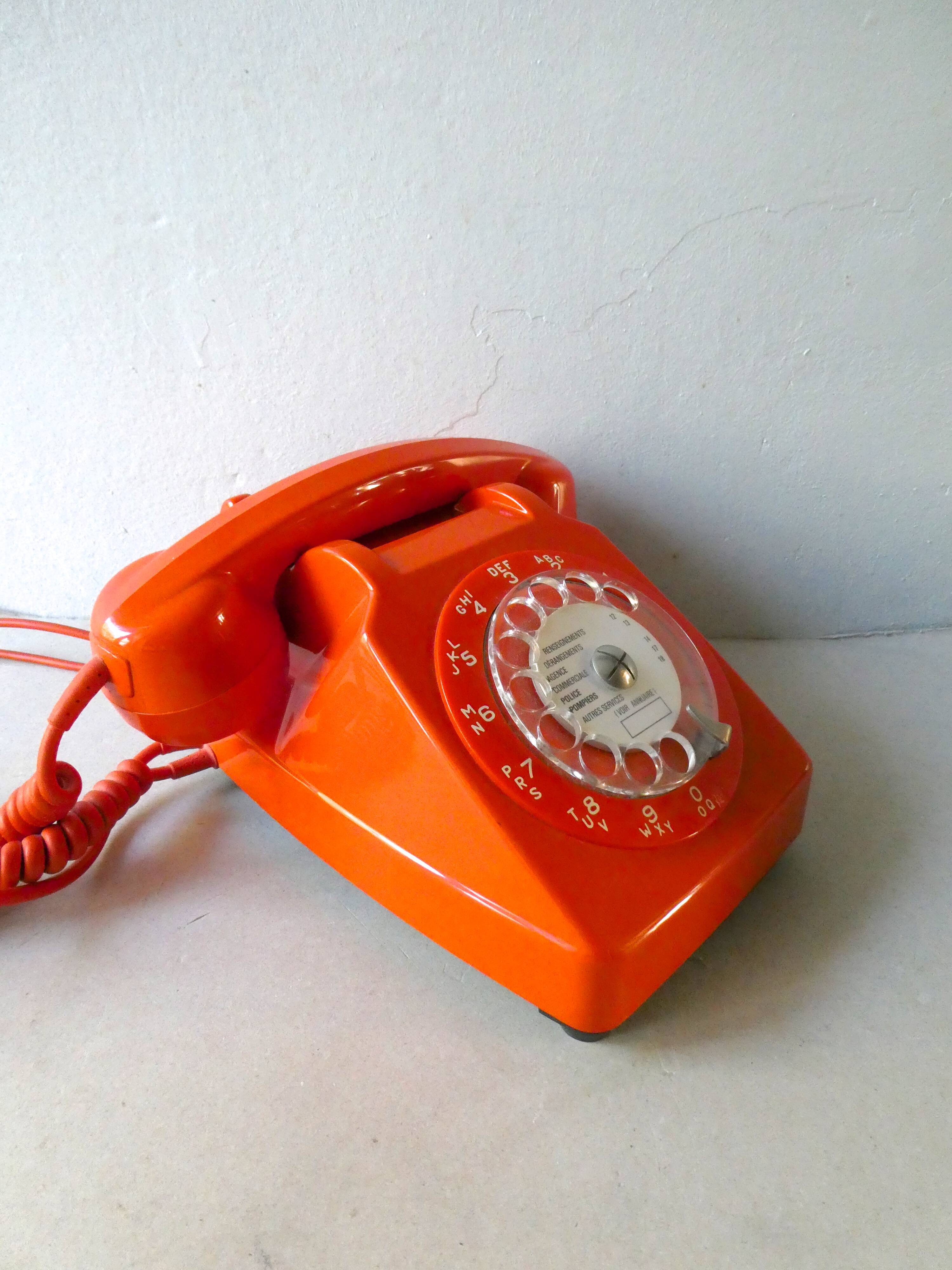 Orange phone to dial socotel s63 of the 1980s