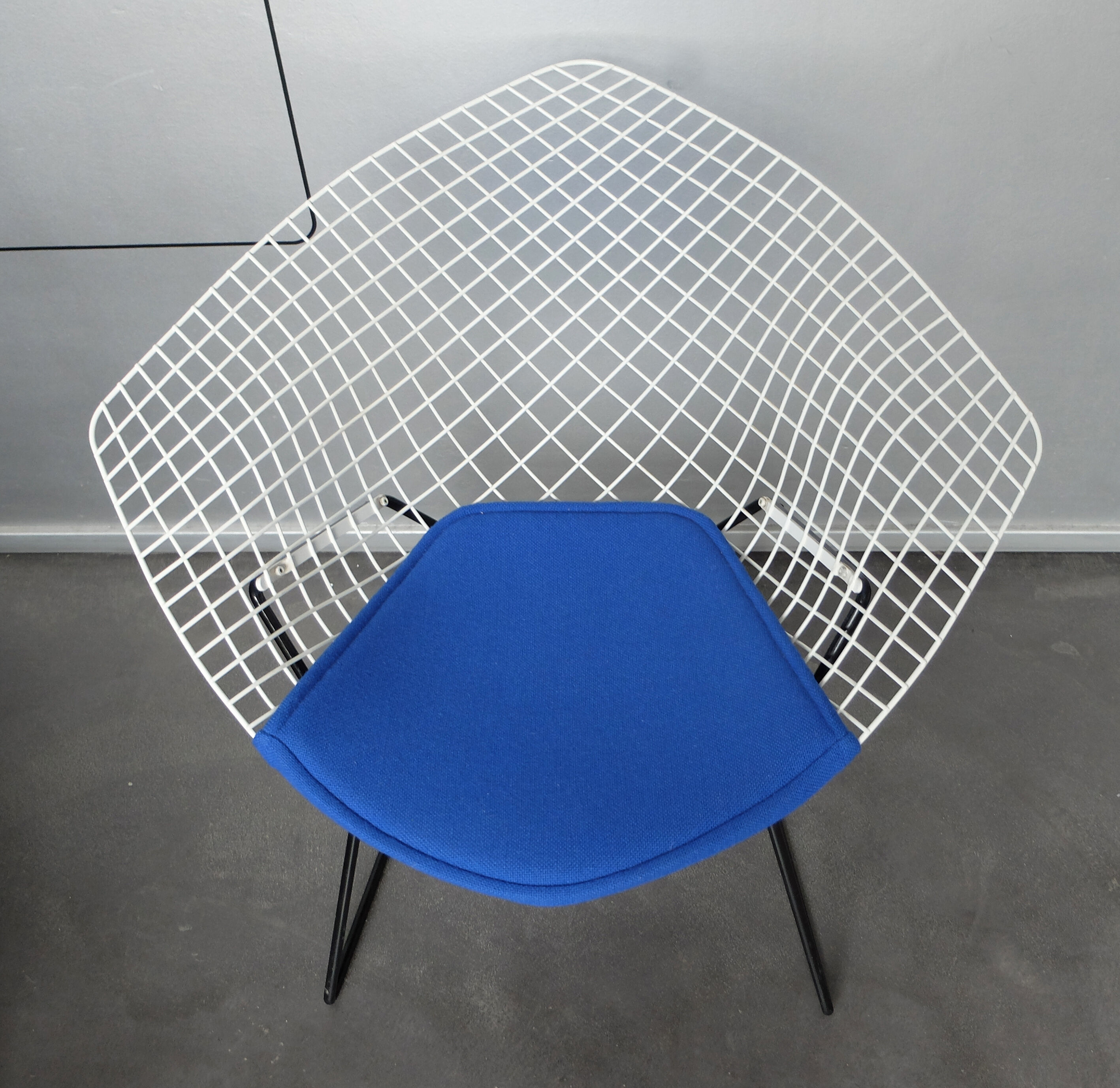 Fauteuil Diamond chair Knoll 421 par Harry Bertoia