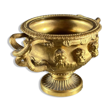 Large Pompeian-style bronze cup with two handles, 19th century.