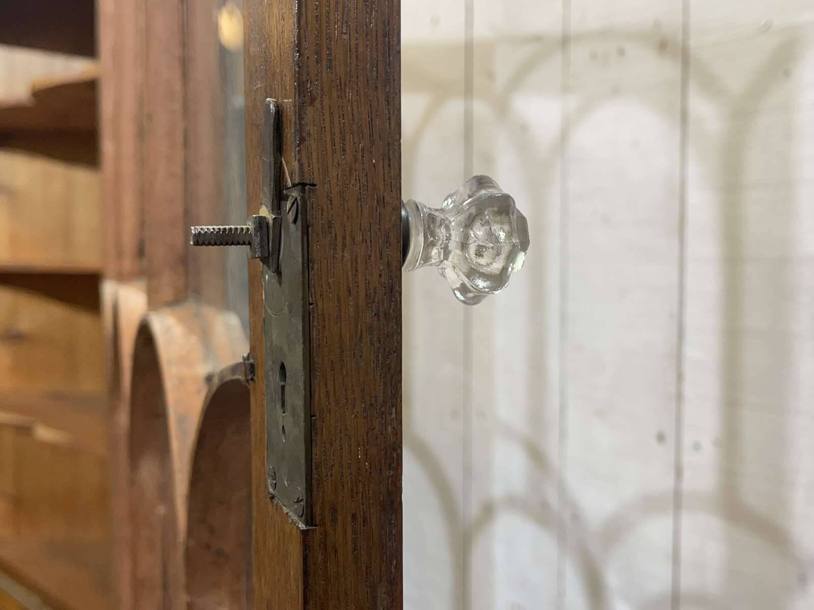 Encoignure anglaise 19ème en noyer et chêne