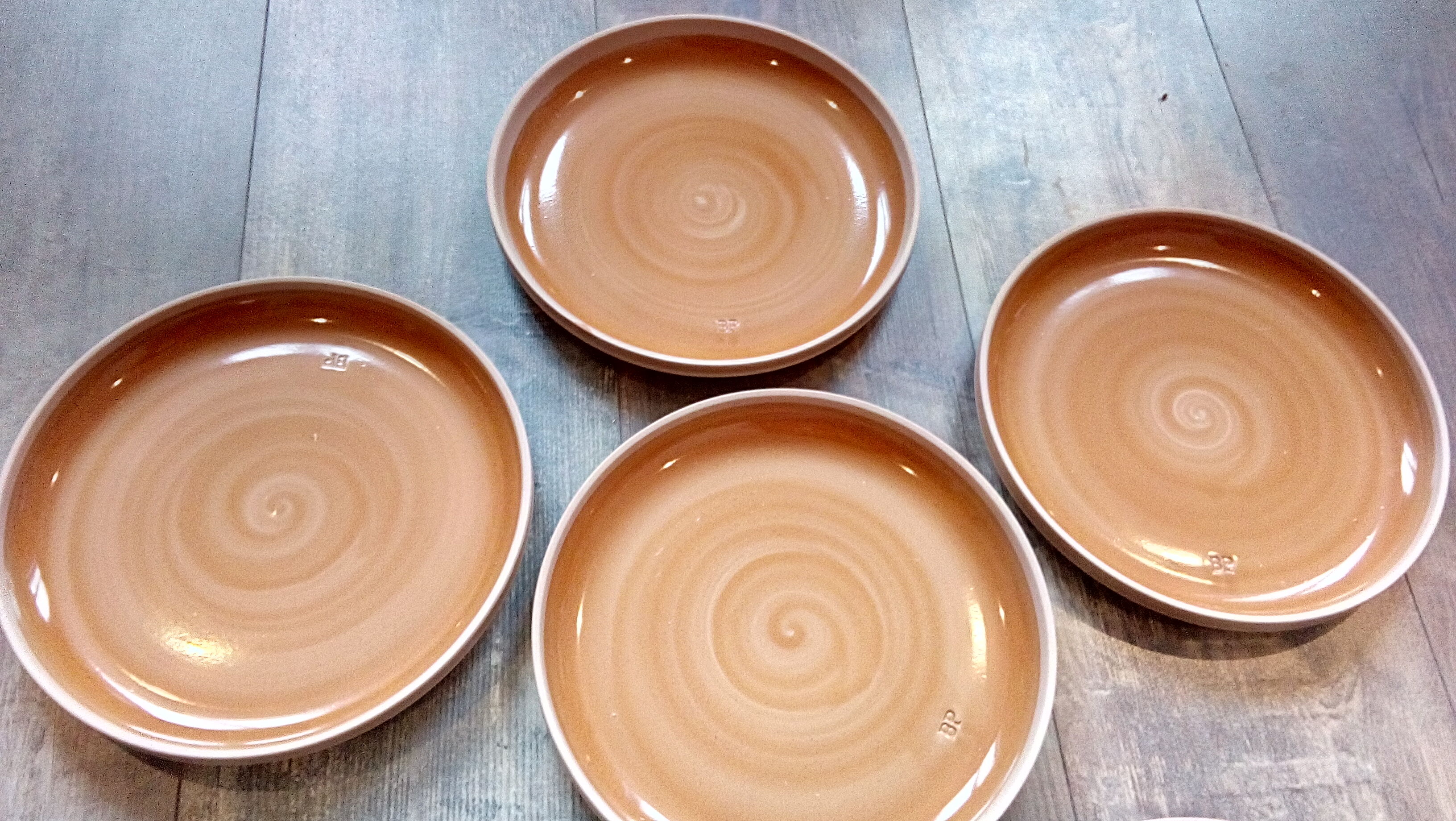 Set of 6 flat plates in sandstone