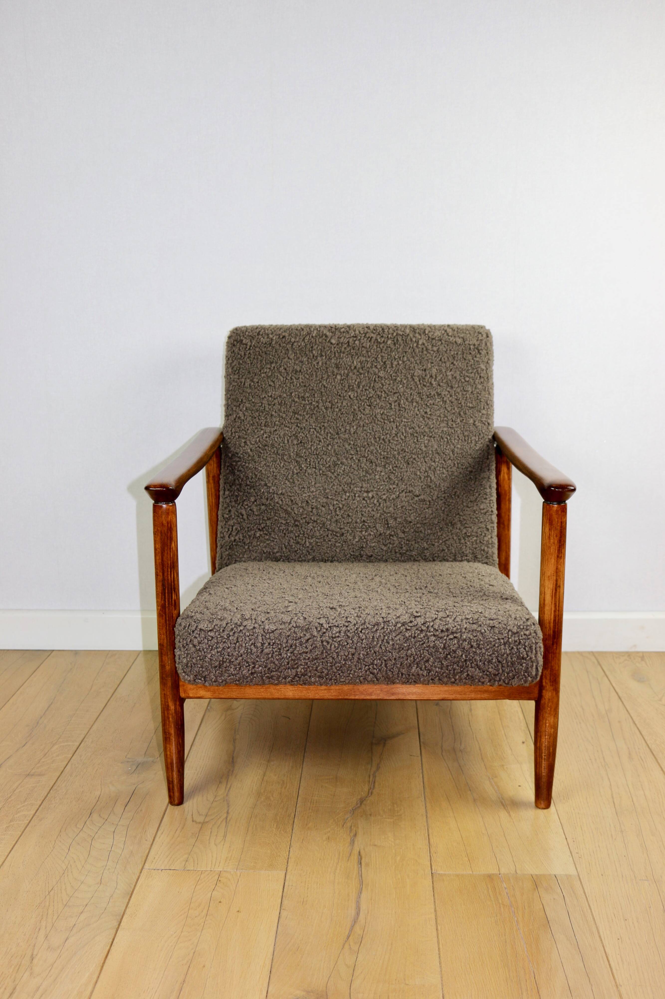 Fauteuil GFM-142, design d'Edmund Homa des années 70, bouclé épais marron chocolat - 2 pièces disponibles.